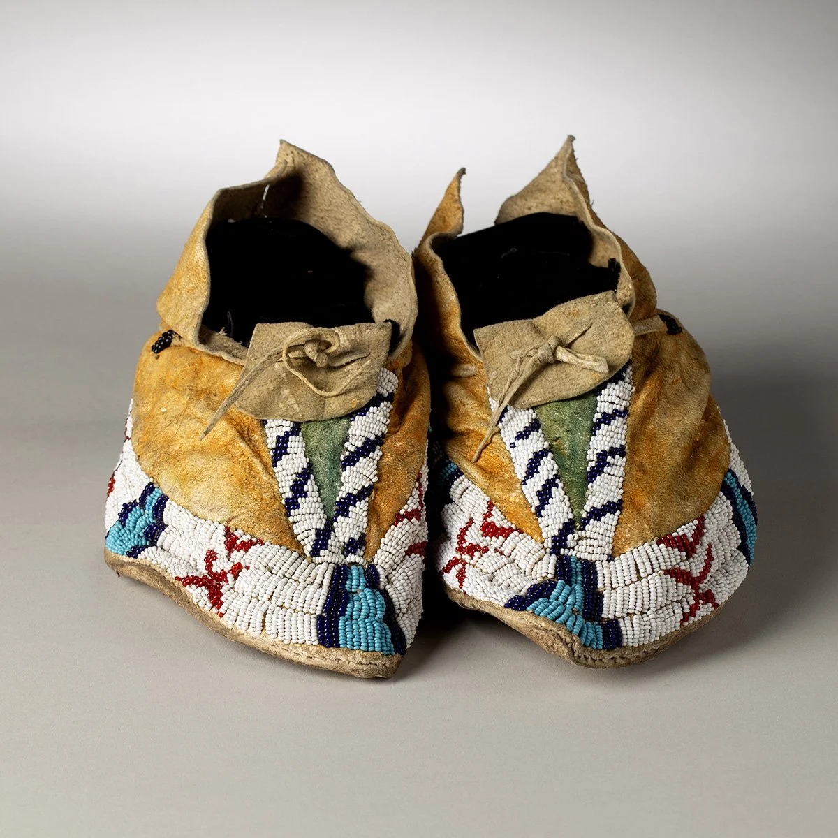 2598-Sioux-Moccasins-Art-Blackburn-1.jpg