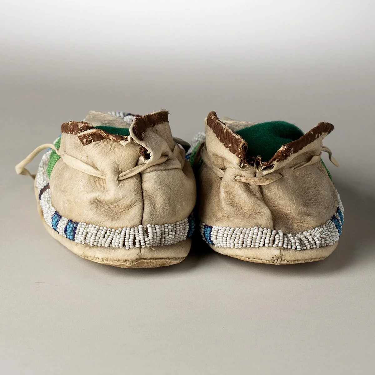 2611-Arapaho-Childs-Moccasins-Art-Blackburn-5.jpg