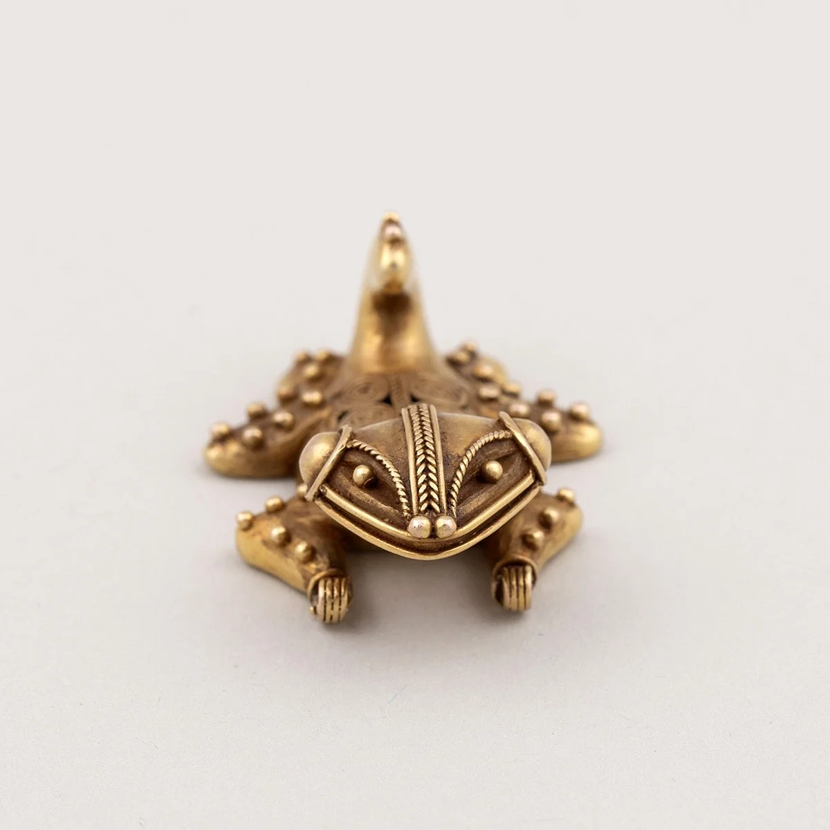 1044-Quimbaya-Gold-Lizard-Pendant-Colombia-Pre-Columbian-Art-Blackburn-2.jpg
