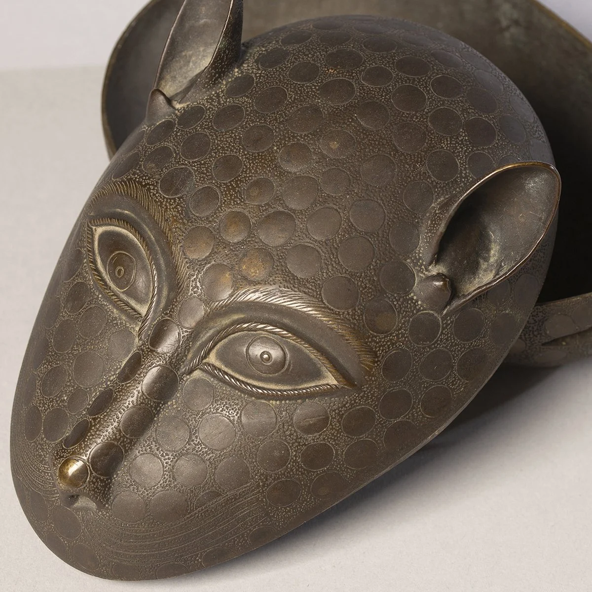 Edo-Bronze-Leopard-Container.-African-Art-Blackburn-1.jpg