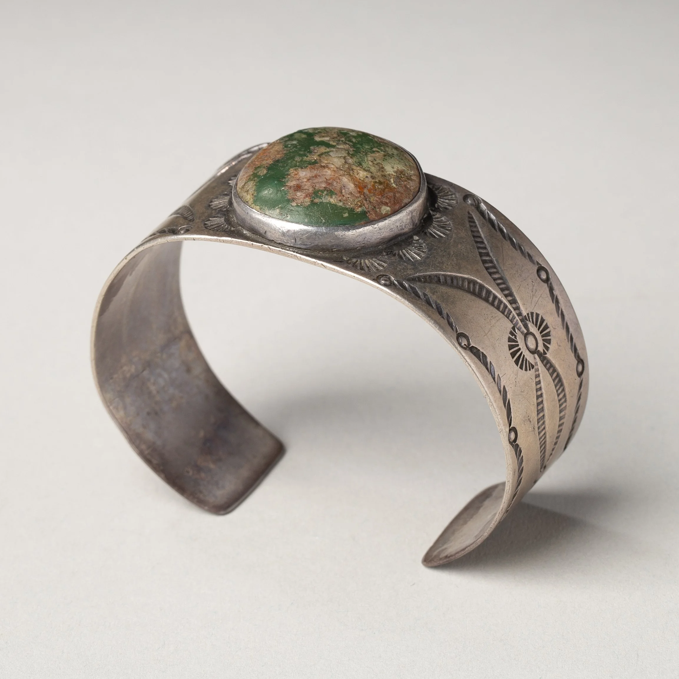 2279-Navajo-Green-Turquoise-Bracelet-Native-American-Jewelry-Art-Blackburn-1.jpg