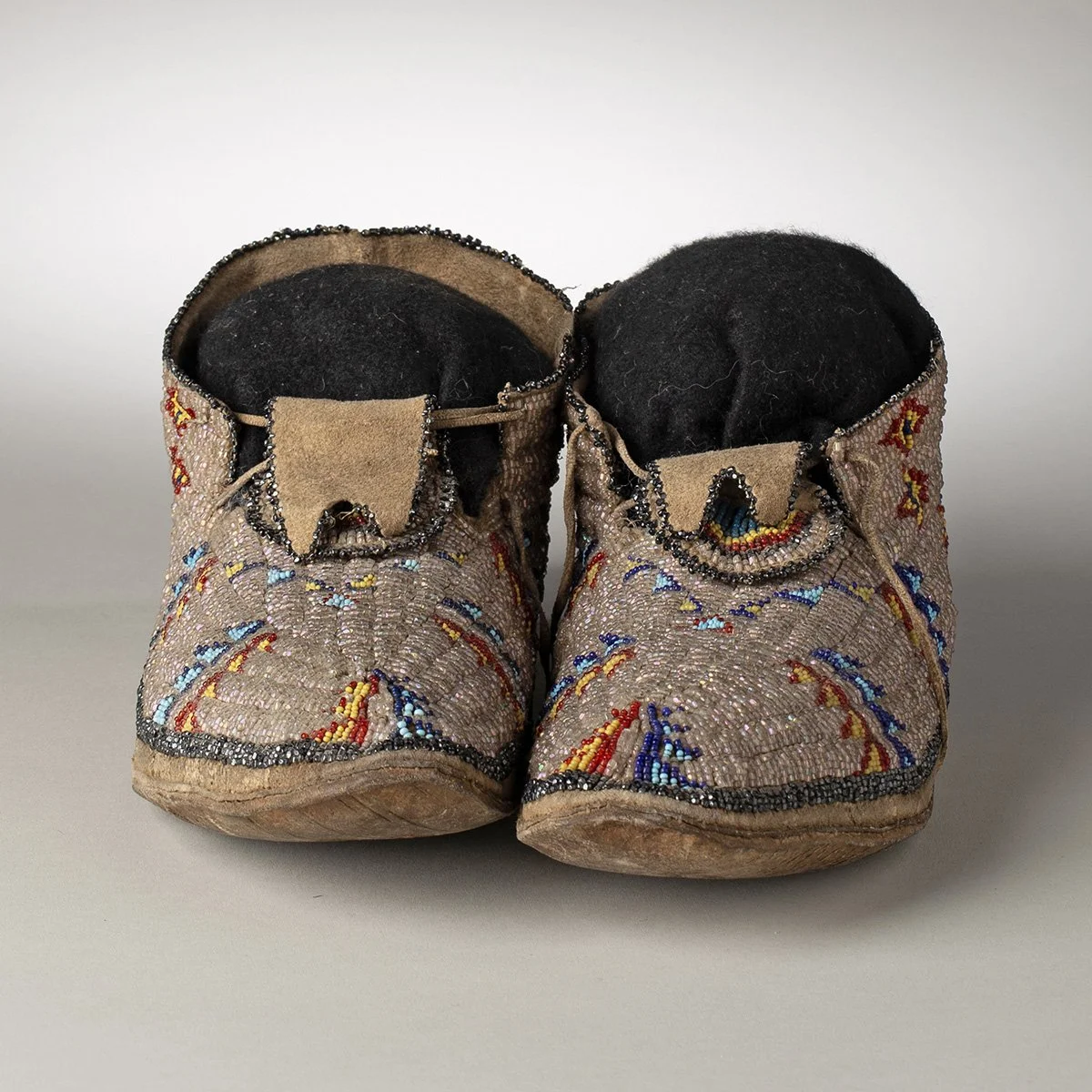 2605-Unusual-Yakima-Moccasins-Art-Blackburn-3.jpg