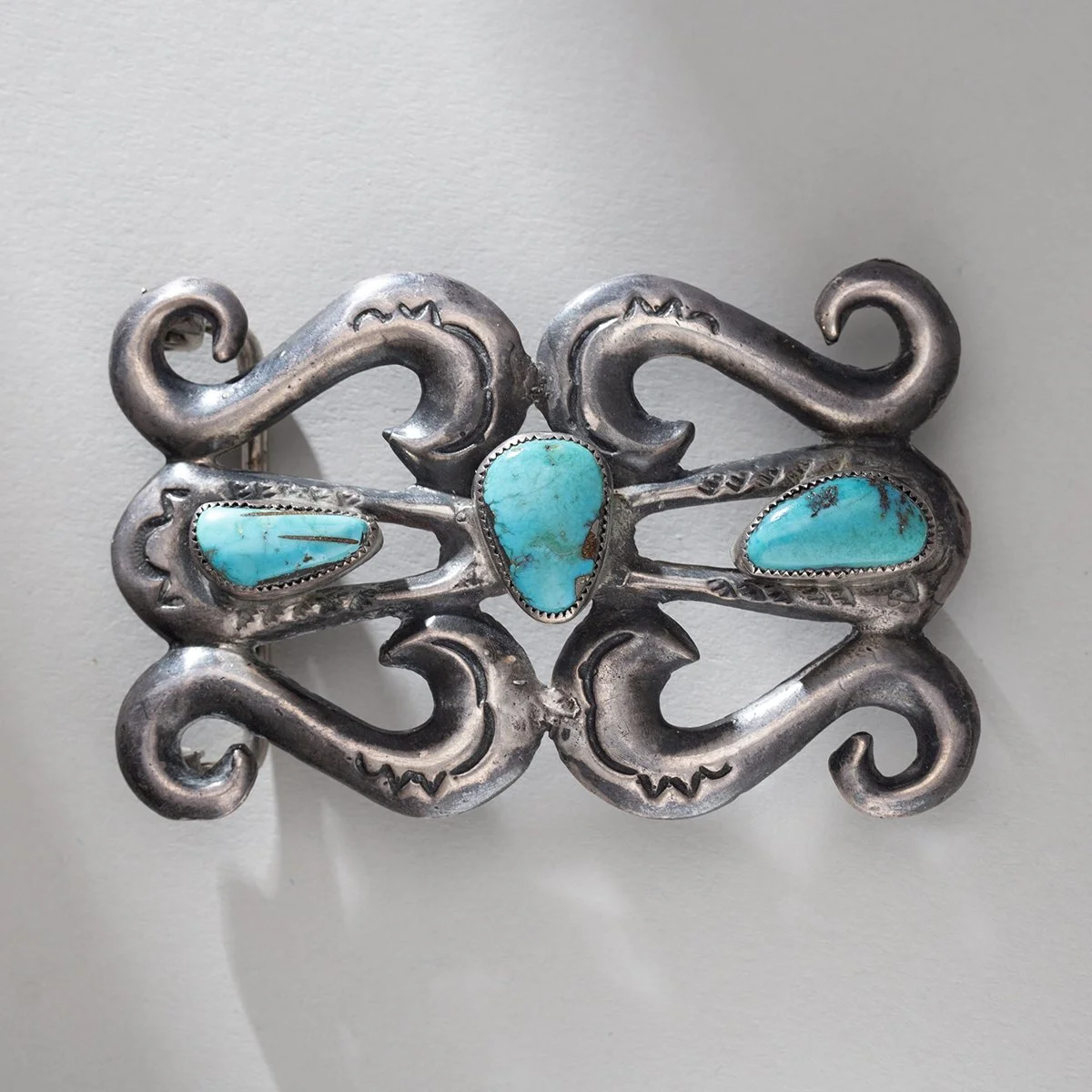 2401-Three-Stone-Navajo-Sand-Cast-Buckle-Native-American-Jewelry-Art-Blackburn-1.jpg