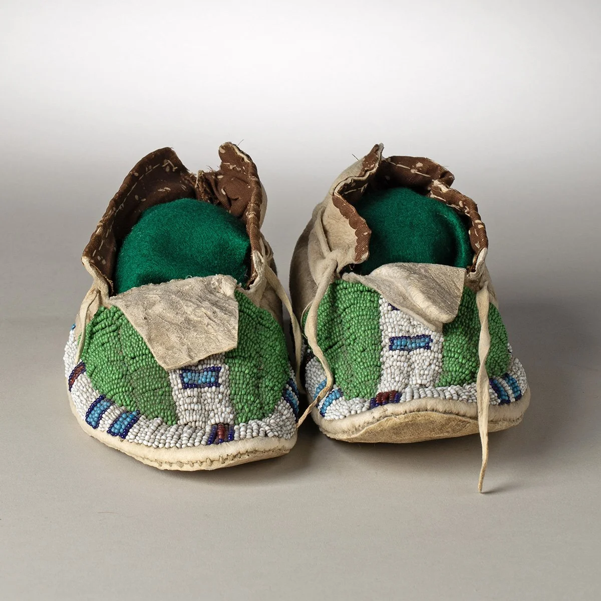 2611-Arapaho-Childs-Moccasins-Art-Blackburn-3.jpg