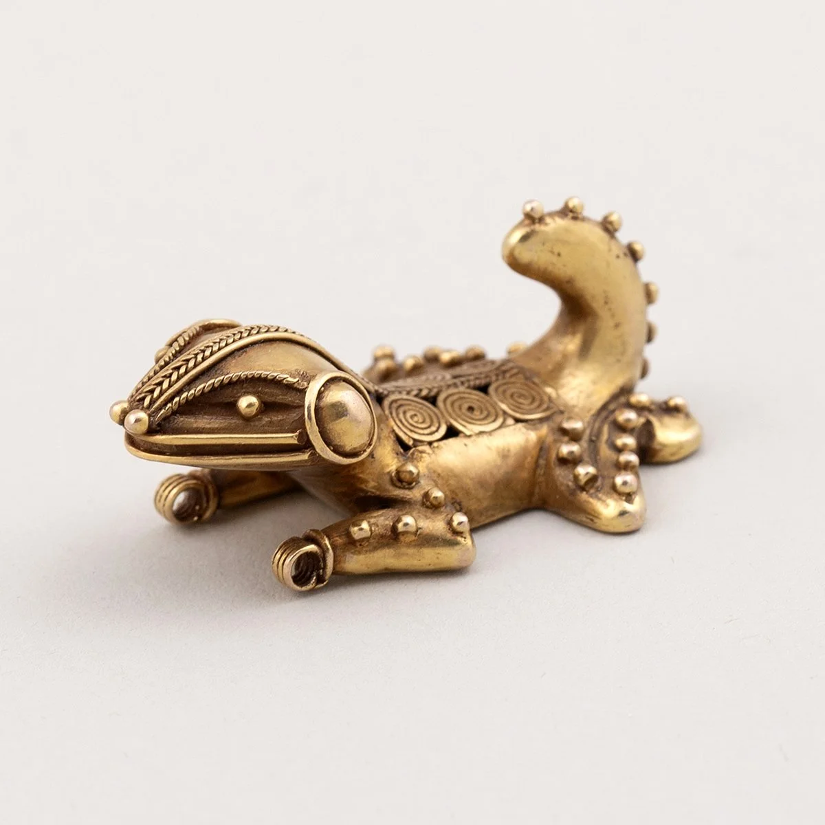 1044-Quimbaya-Gold-Lizard-Pendant-Colombia-Pre-Columbian-Art-Blackburn-0.jpg