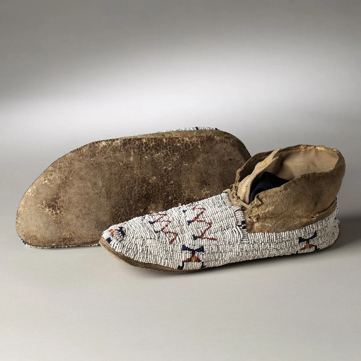 2518-Sioux-Moccasins-Beadwork-Quillwork-Native-American-Art-Blackburn-6.jpg