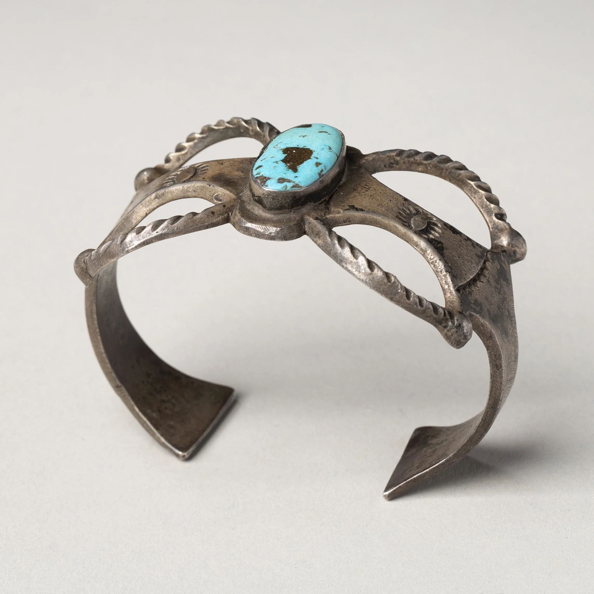 2278-Early-Sand-Cast-Bracelet-Native-American-Jewelry-Art-Blackburn-1.jpg