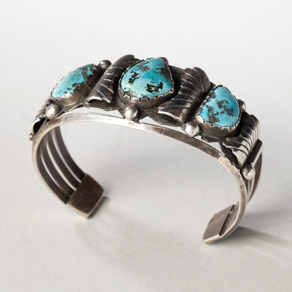 2474-Heavy-1970s-Navajo-Bracelet-Jewelry-Native-American-Art-Blackburn-3.jpg