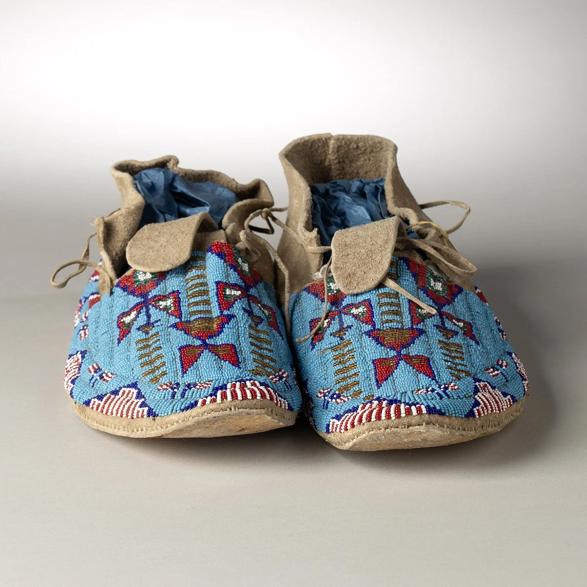 2601-Fine-Flag-Cheyenne-Moccasins-Art-Blackburn-3.jpg