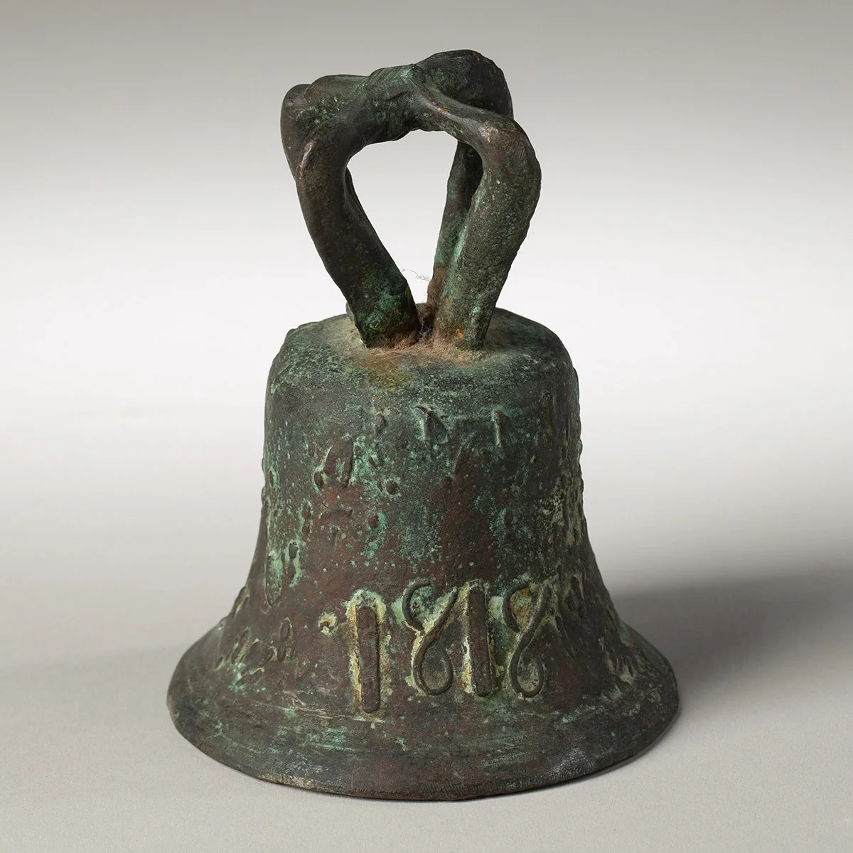 2362-1818-Commemorative-Bell -Chile-Curiosities-Art-Blackburn-1.jpg