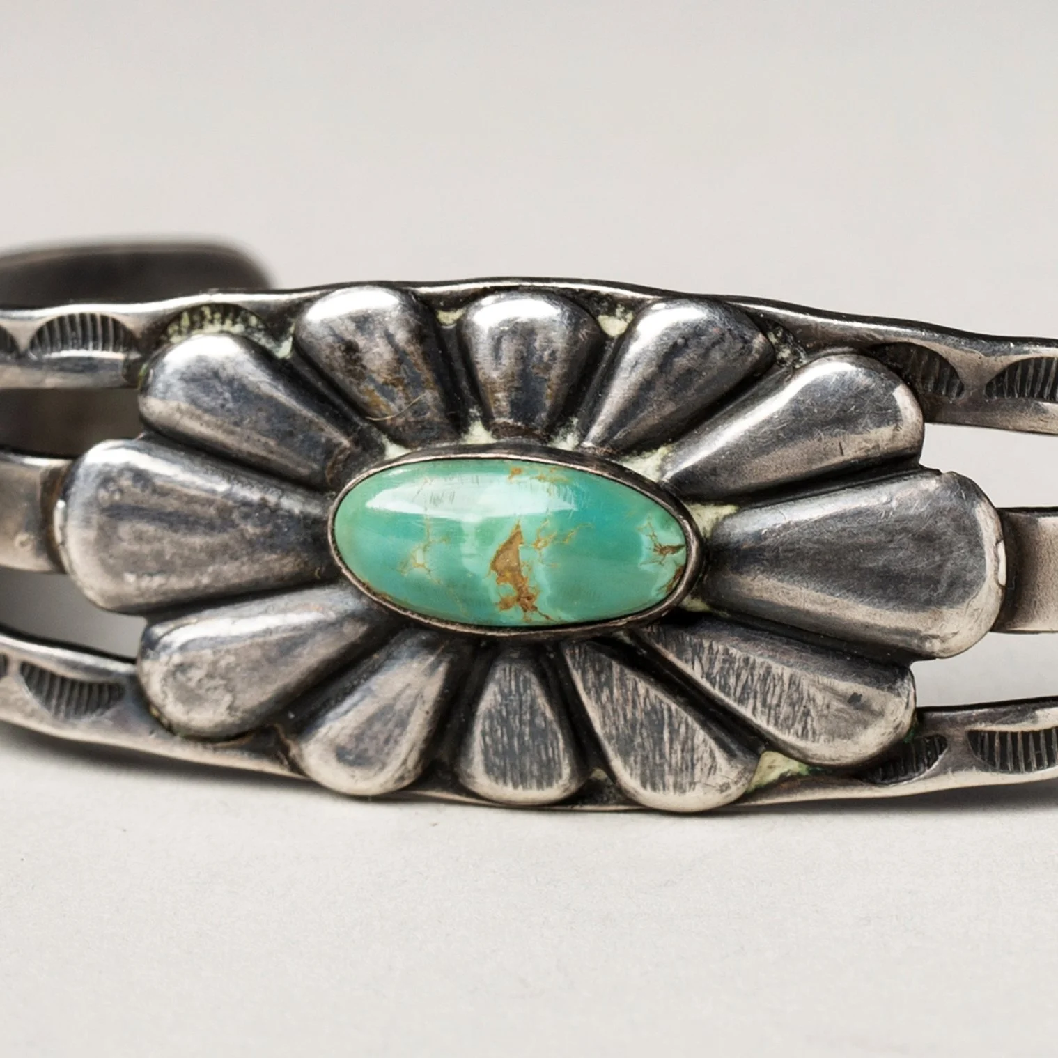 2284-Navajo-Single-Stone-Bracelet-Native-American-Jewelry-Art-Blackburn-2.jpg