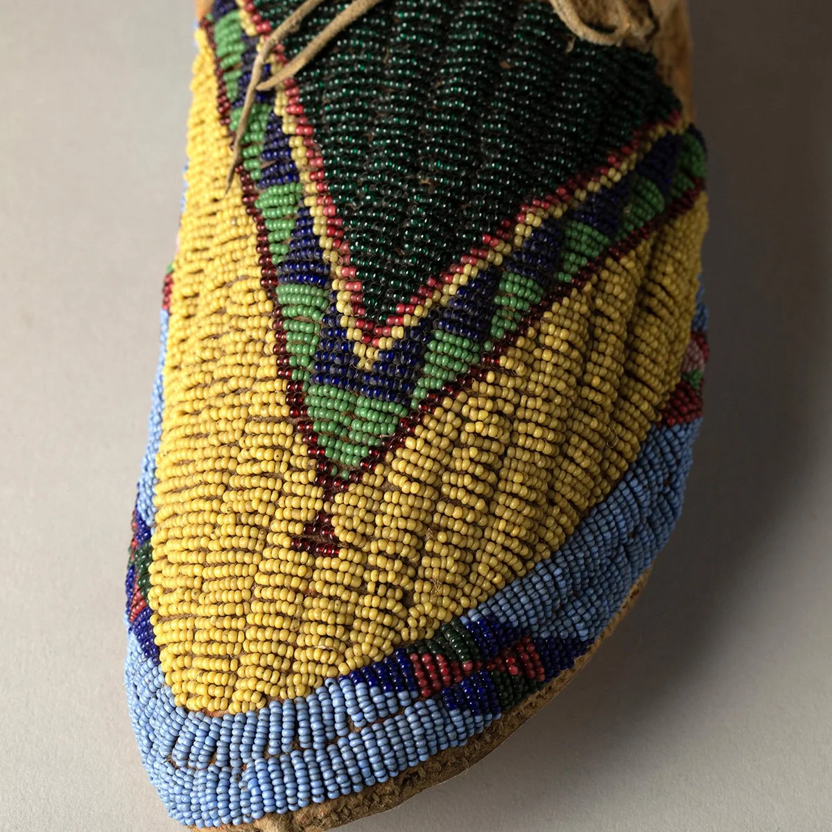 2606-Early-Greasy-Yellow-Cheyenne-Moccasins-Art-Blackburn-2.jpg
