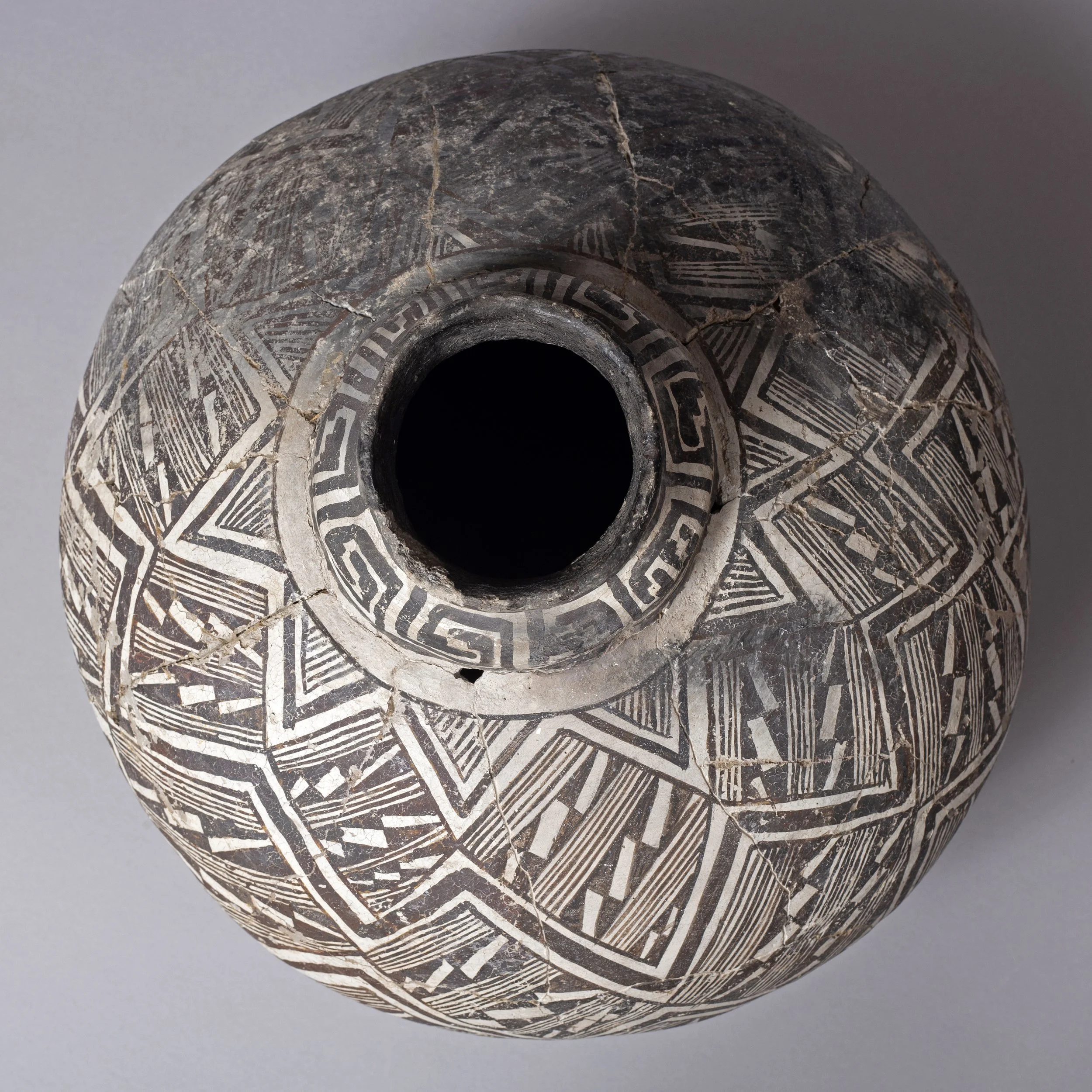 2292-Possibly-Unique-Mimbres-Geometric-Olla-Mimbres-Native-American-Art-Blackburn-2.jpg