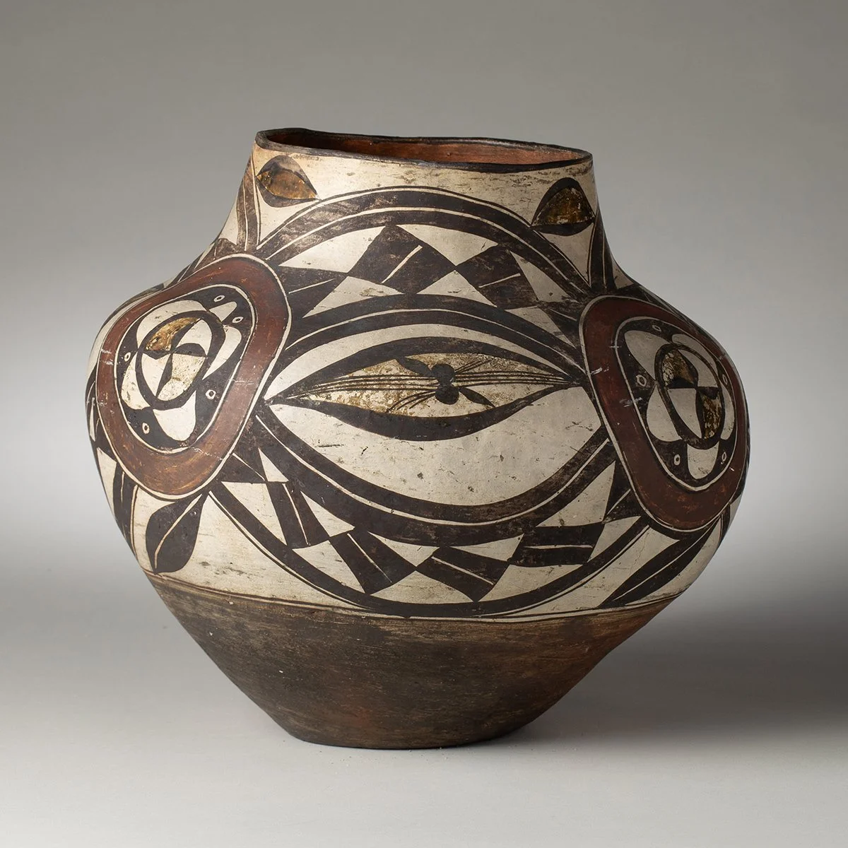 2462-Large-Early-Acoma-Four-Color-Water-Jar-Historic-Pottery-Native-American-Art-Blackburn-1.jpg