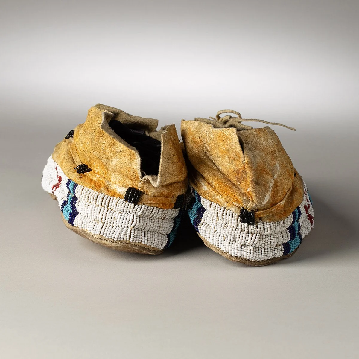 2598-Sioux-Moccasins-Art-Blackburn-5.jpg