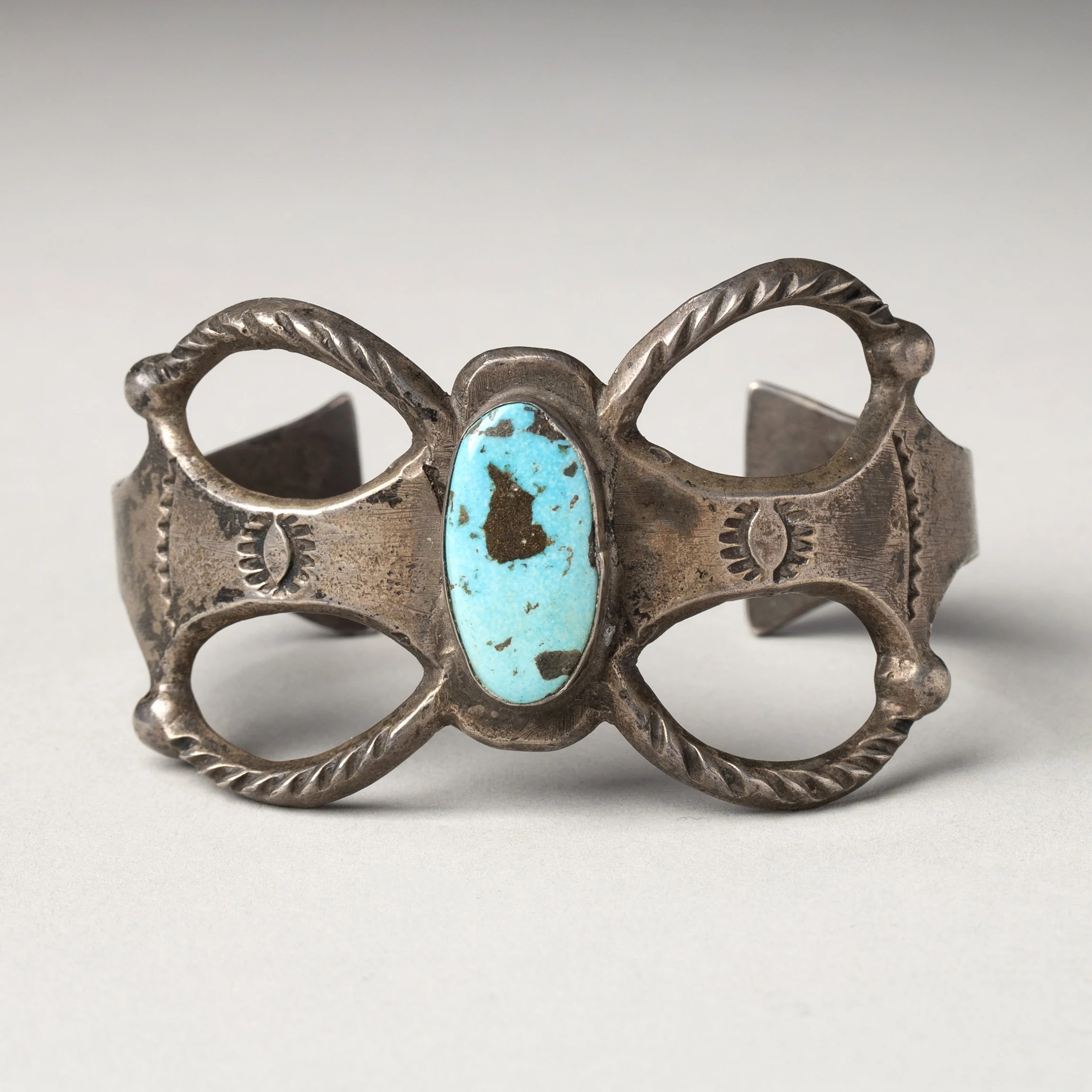 2278-Early-Sand-Cast-Bracelet-Native-American-Jewelry-Art-Blackburn-2.jpg