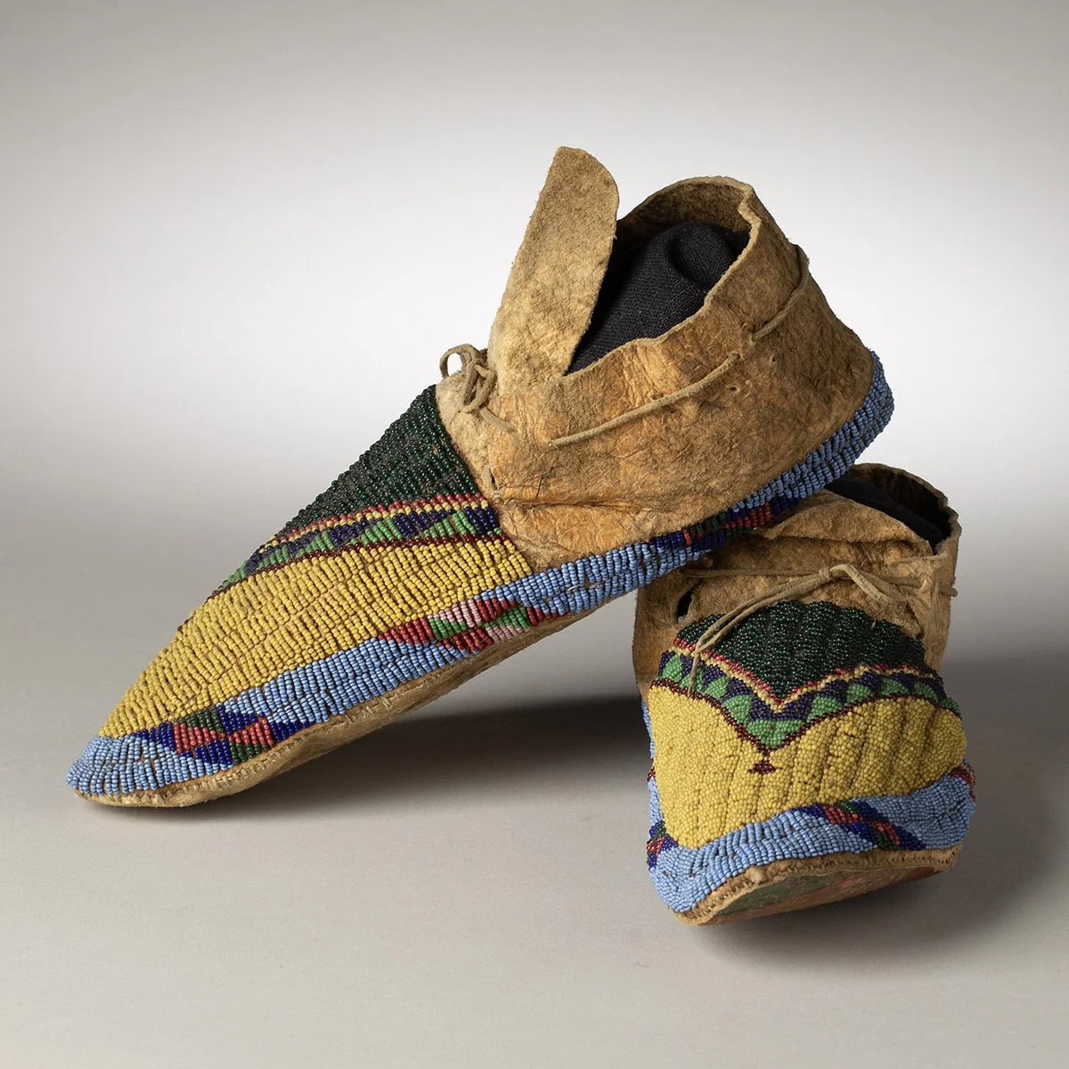 2606-Early-Greasy-Yellow-Cheyenne-Moccasins-Art-Blackburn-1.jpg