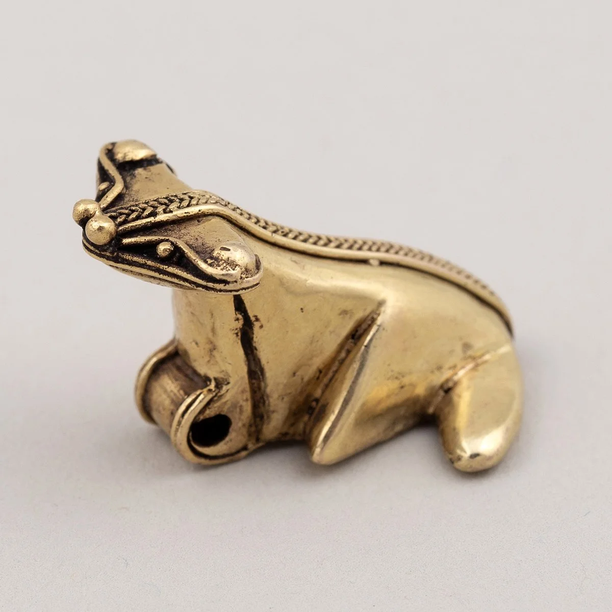 1045-Quimbaya-Gold-Frog-Pendant-Colombia-Pre-Columbian-Art-Blackburn-1.jpg