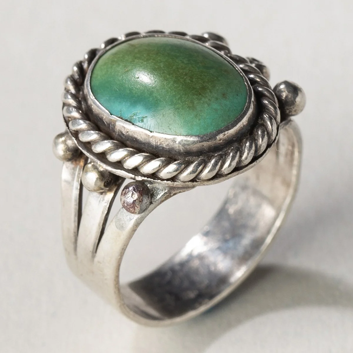 2487-Navajo-Ring-Oval-Green-Turquoise-Jewelry-Native-American-Art-Blackburn-2.jpg
