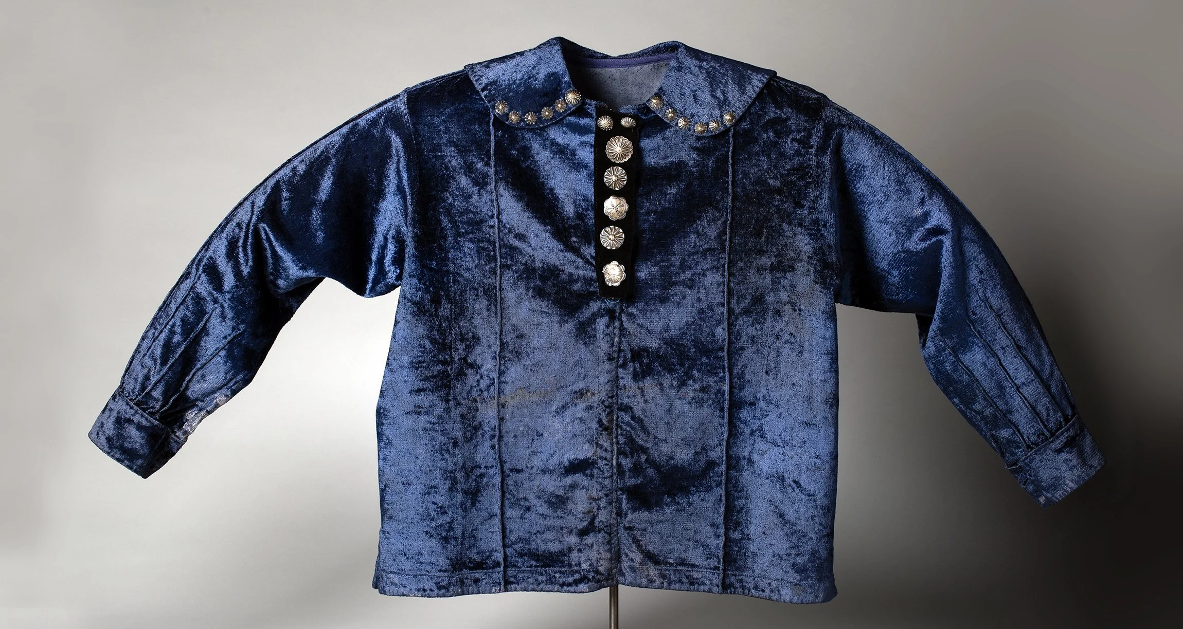 H-2689-1920s-Navajo-Velvet-Womens-Blouse-Jewelry-Pins-Other-Native-American-Art-Blackburn-1 2.jpg