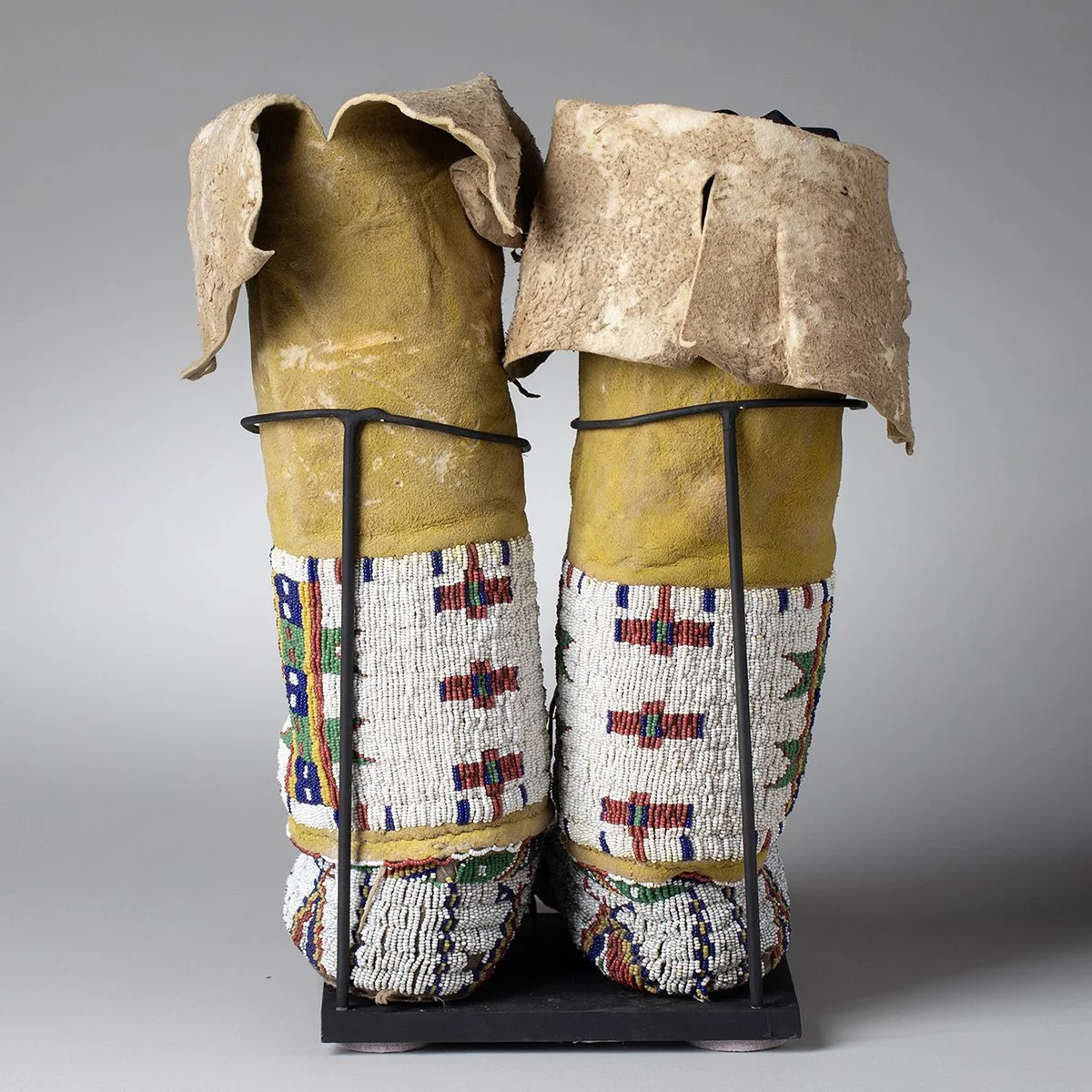 Sioux-Hi-Top-Moccasins-Beadwork-Quillwork-Native-American-Art-Blackburn-4.jpg