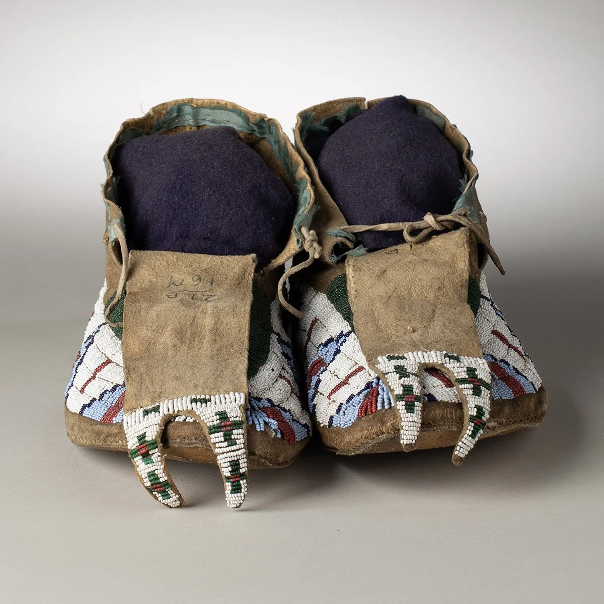 2599-Lakota-Sioux-Moccasins-Art-Blackburn-4.jpg