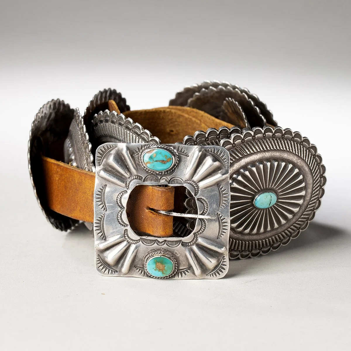 2469-Hosteen-Goodluck-Third-Phase-Concho-Belt-Native-American-Jewelry-Art-Blackburn-1.jpg