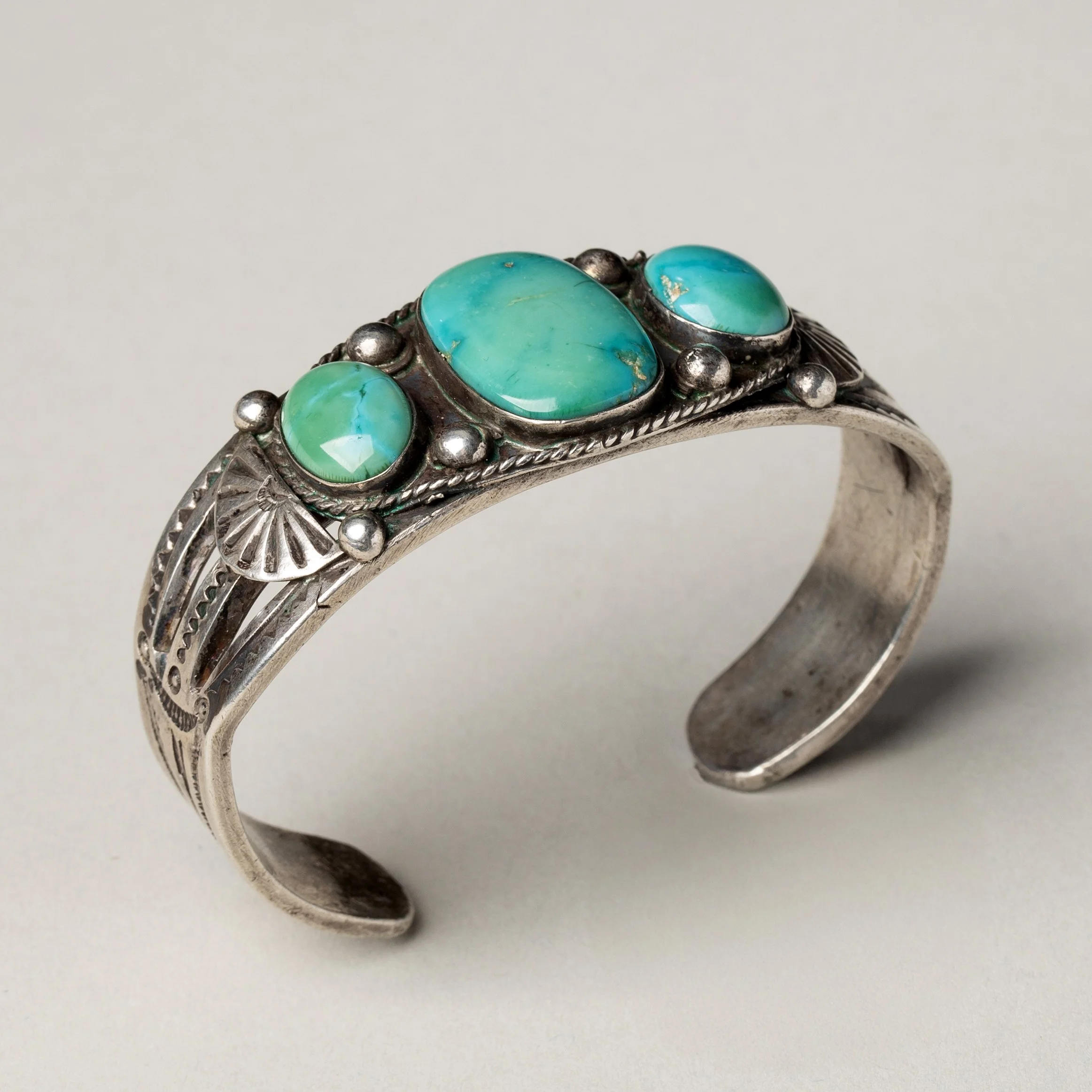 2283-Three-Stone-Navajo-Bracelet-Native-American-Jewelry-Art-Blackburn-1.jpg