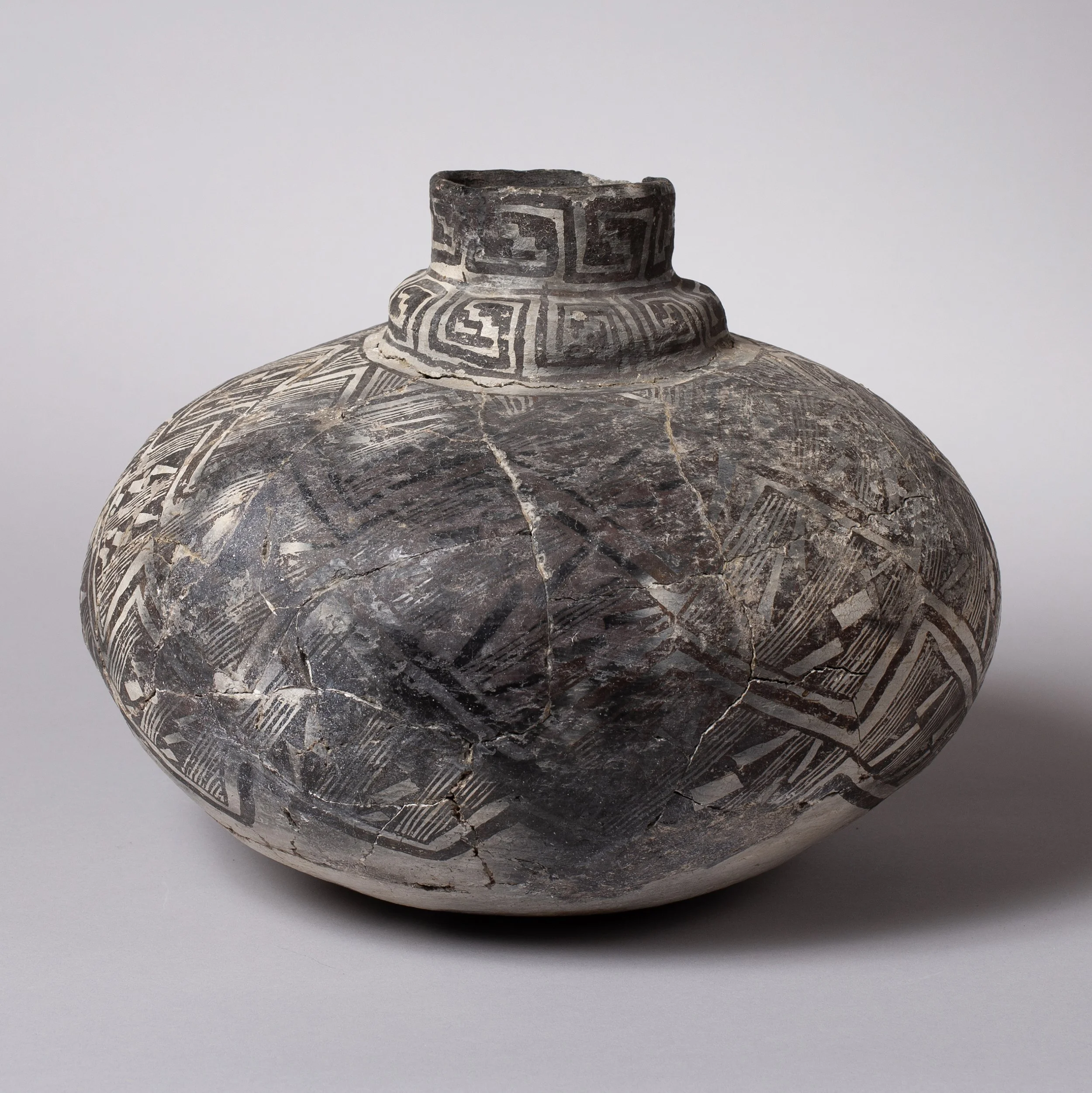 2292-Possibly-Unique-Mimbres-Geometric-Olla-Mimbres-Native-American-Art-Blackburn-5.jpg