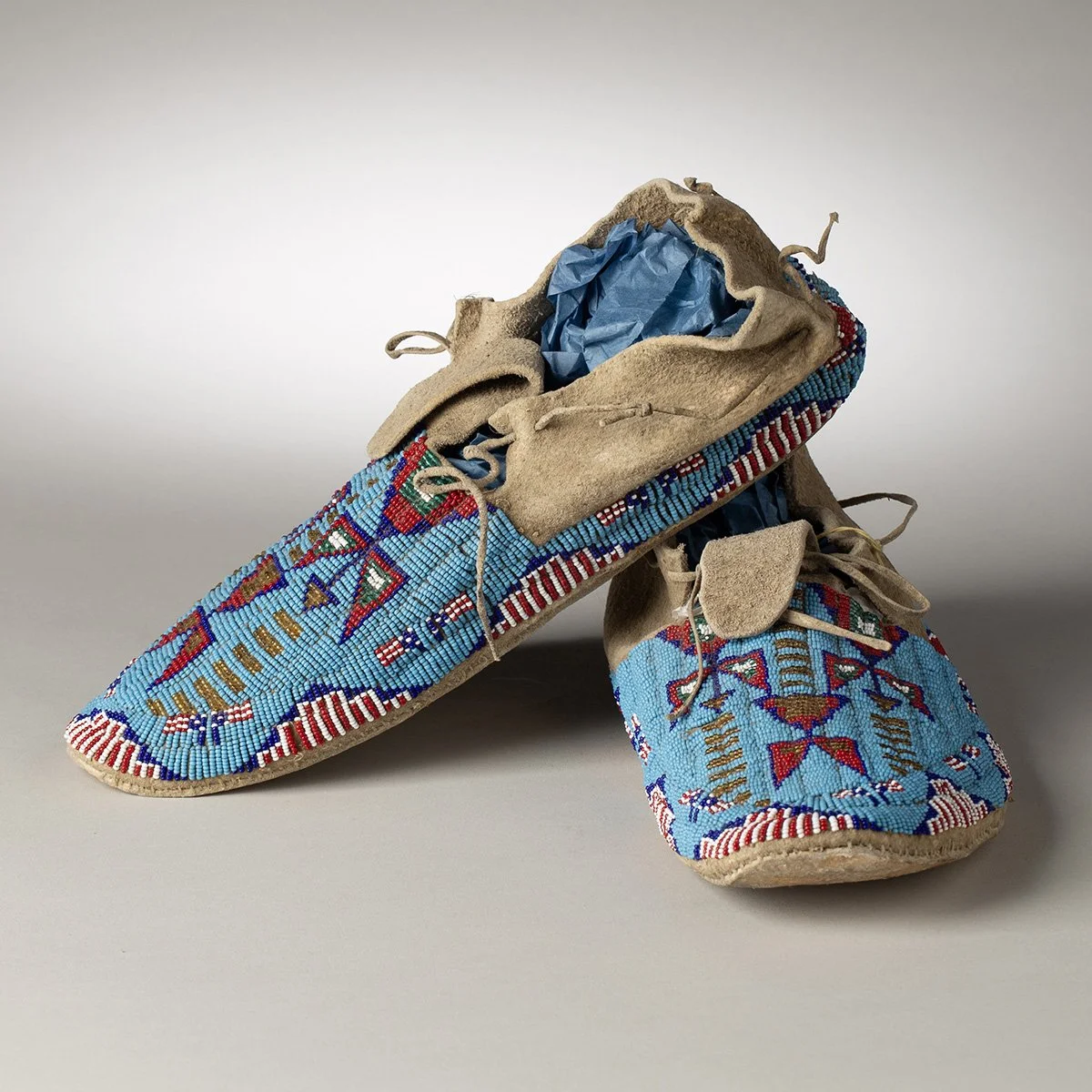 2601-Fine-Flag-Cheyenne-Moccasins-Art-Blackburn-1.jpg
