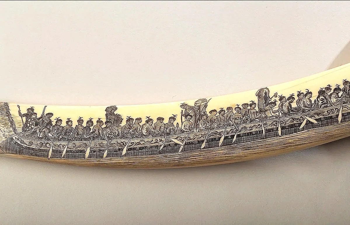 985-Scrimshawed-Maori-War-Canoe-Tusk-Oceanic-Art-Blackburn-3.jpg