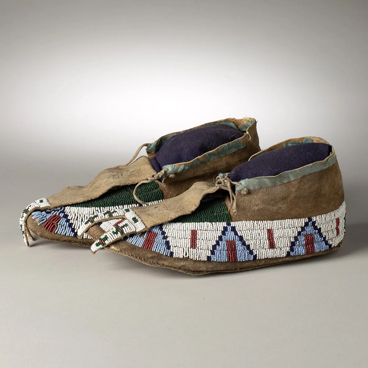 2599-Lakota-Sioux-Moccasins-Art-Blackburn-5.jpg
