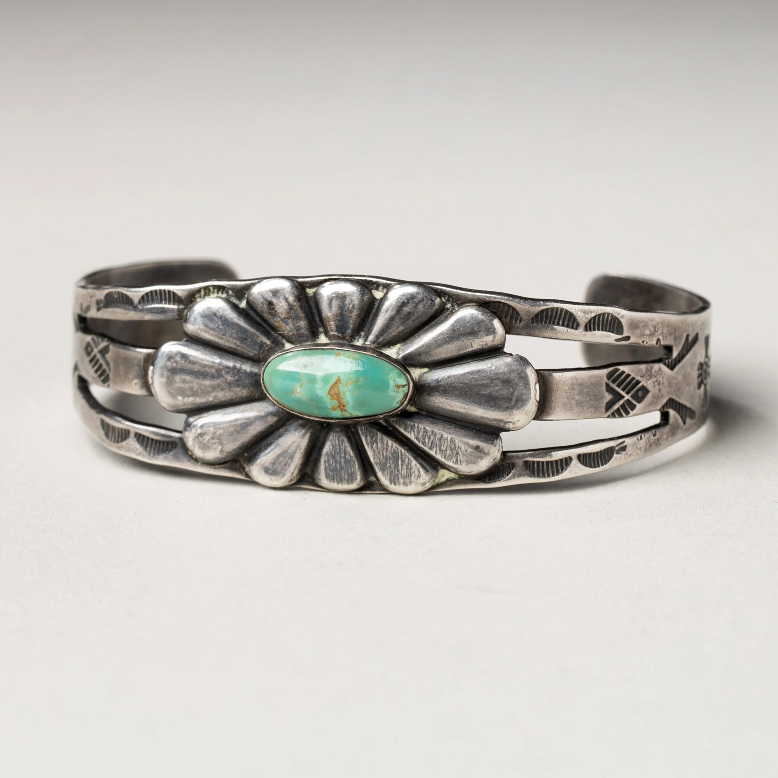 2284-Navajo-Single-Stone-Bracelet-Native-American-Jewelry-Art-Blackburn-1.jpg