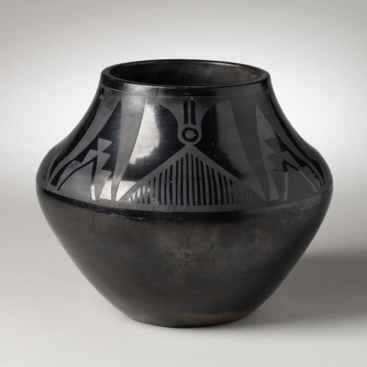 1808-Tonita-Martinez-Roybal-Olla-Historic-Pottery-Native-American-Art-Blackburn-5.jpg
