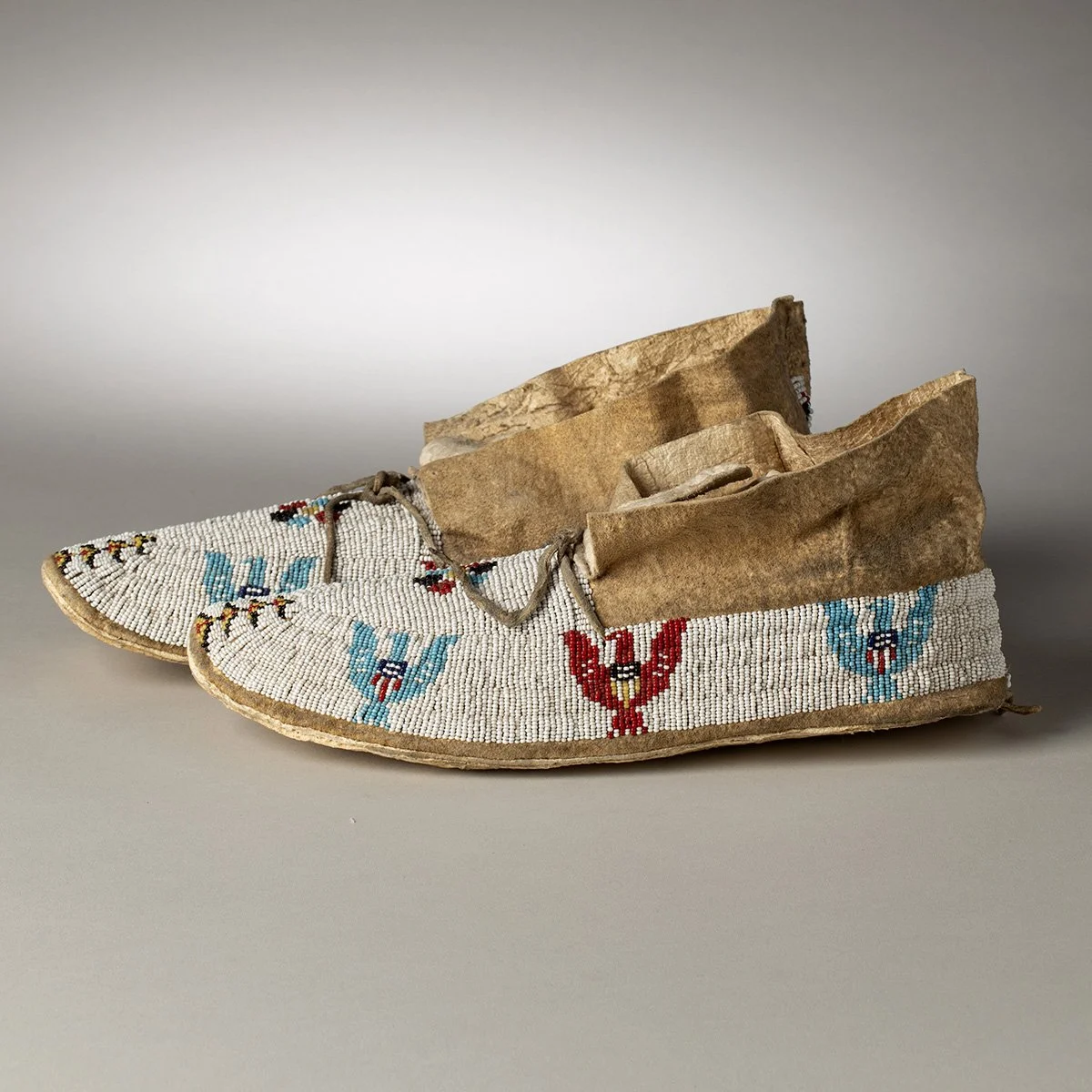 2607-Unusual-American-Eagle-Cheyenne-Moccasins-4.jpg