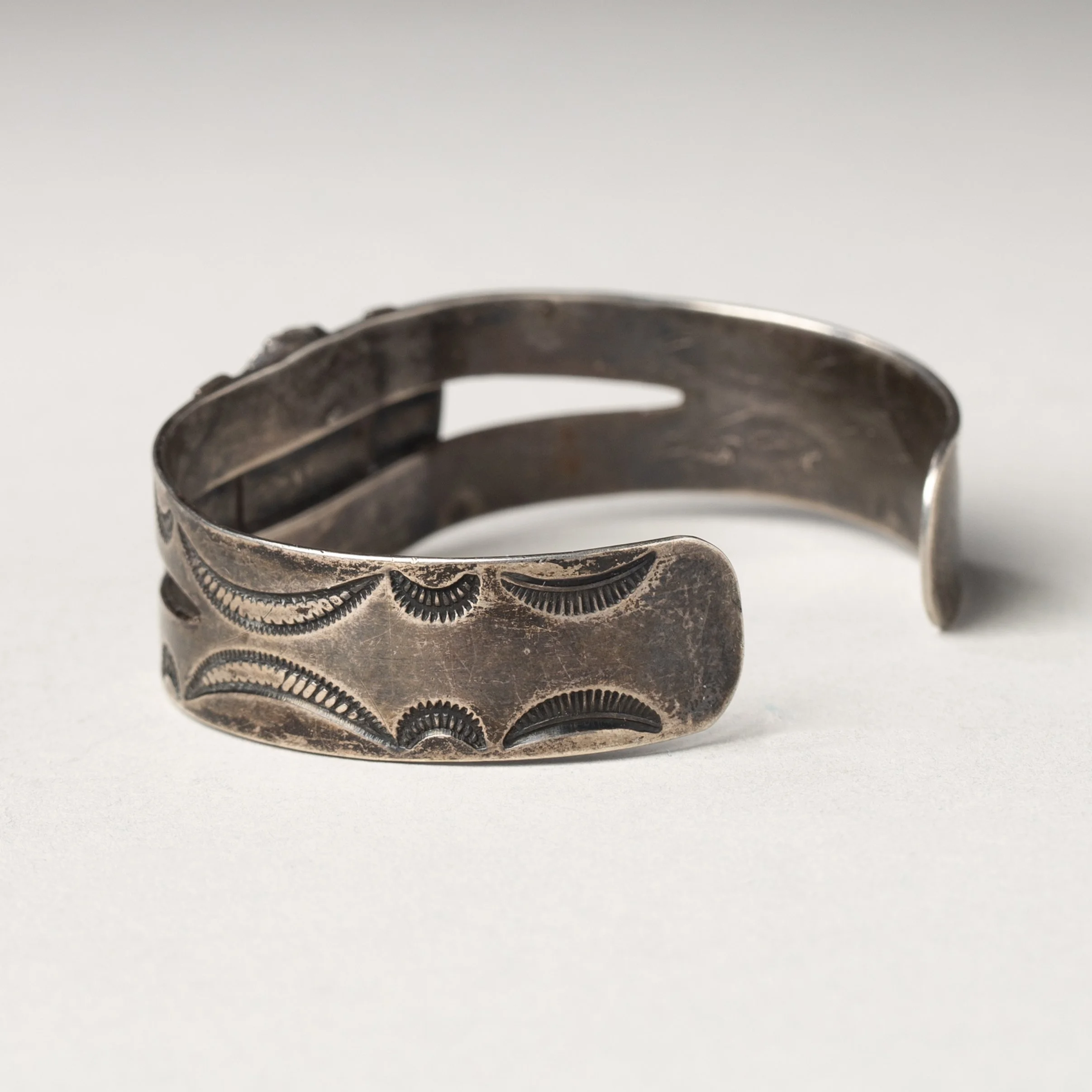 2282-Navajo Bracelet-Native-American-Jewelry-Art-Blackburn-3.jpg