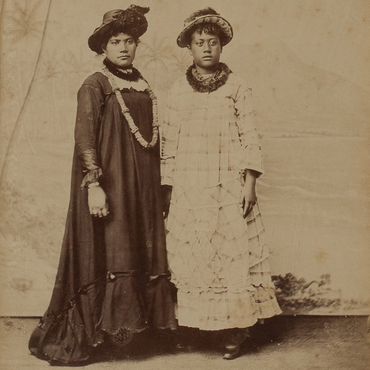 5889-Two-Hawaii-Native-Women-Photo-Hawaii-Art-Blackburn-2.jpg