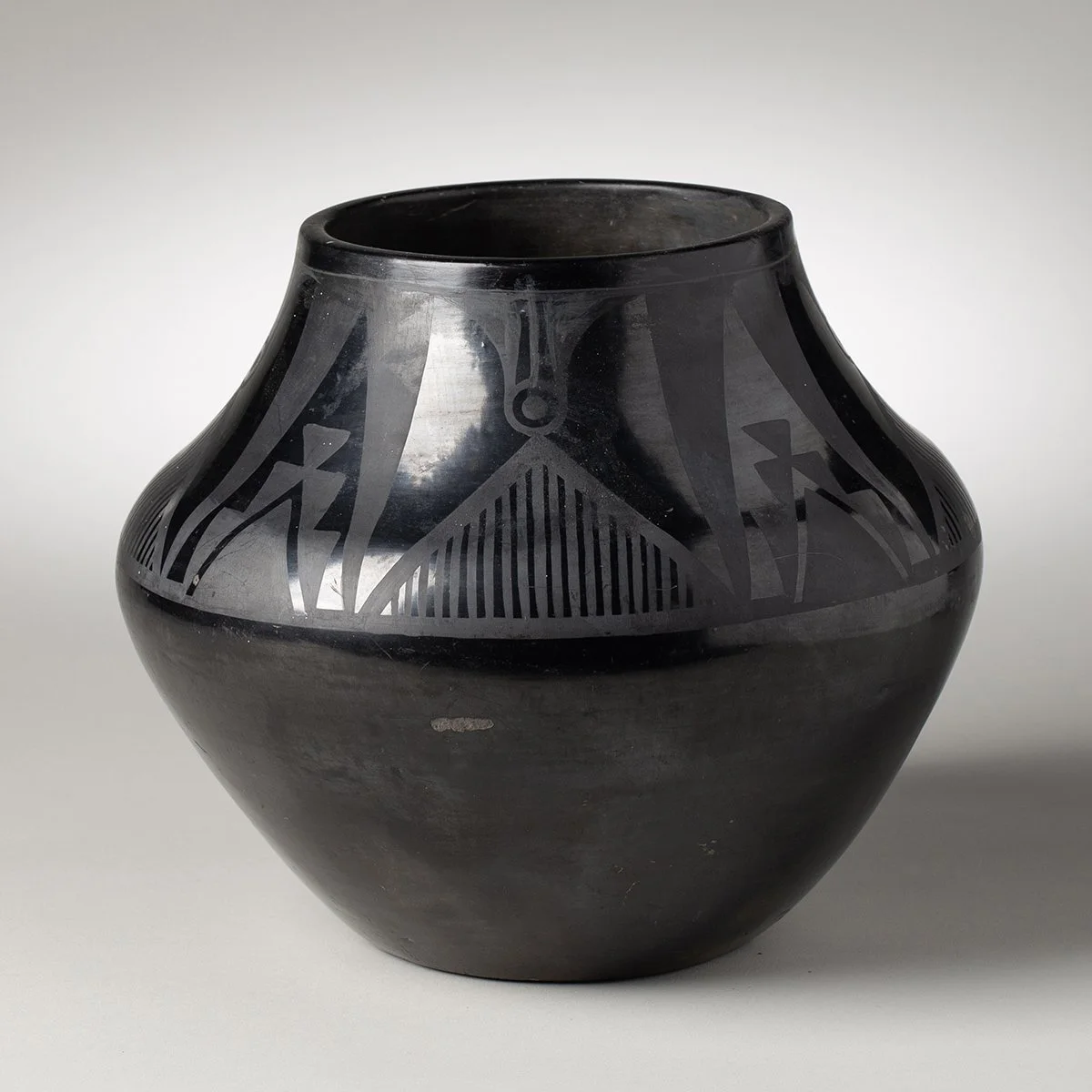 1808-Tonita-Martinez-Roybal-Olla-Historic-Pottery-Native-American-Art-Blackburn-4.jpg