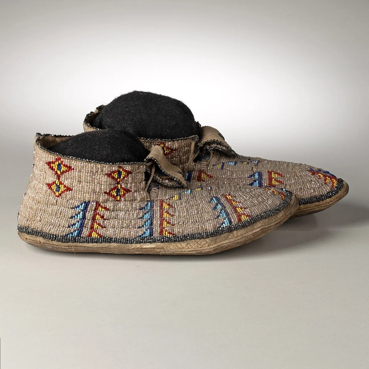 2605-Unusual-Yakima-Moccasins-Art-Blackburn-6.jpg