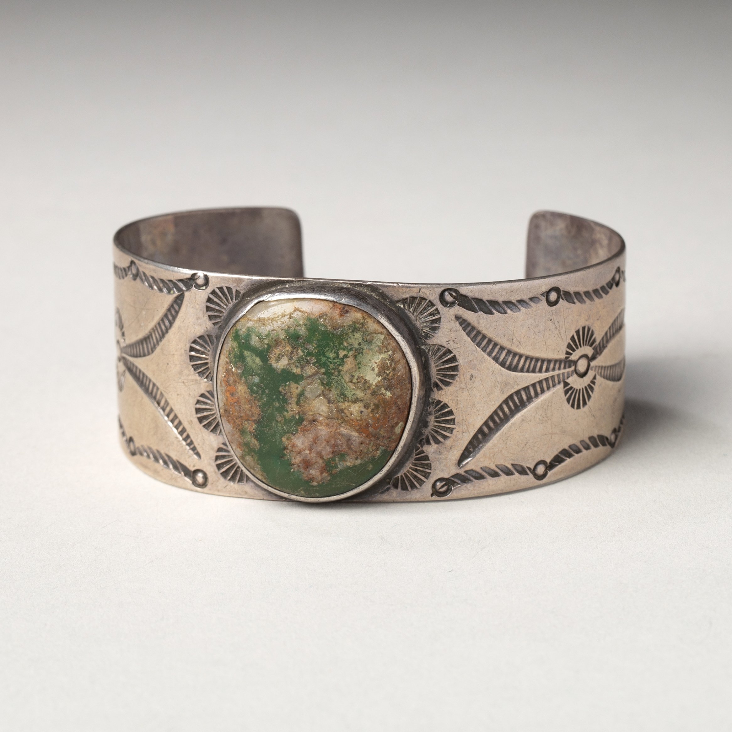 2279-Navajo-Green-Turquoise-Bracelet-Native-American-Jewelry-Art-Blackburn-3.jpg