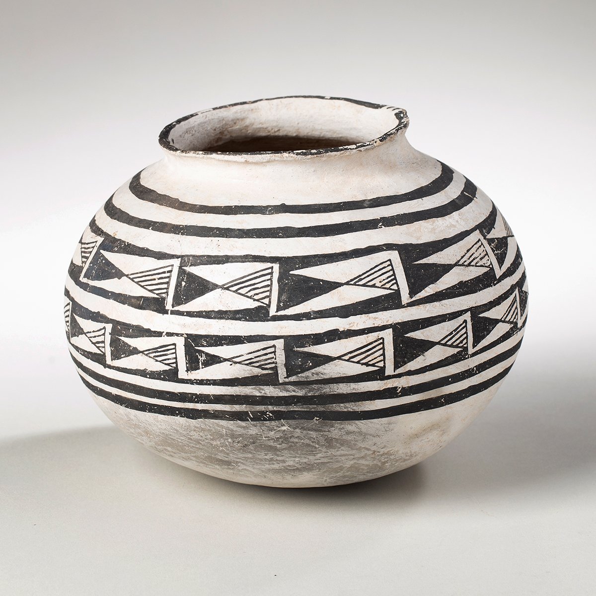 1499-Exceptional-Mint-Puerco-Olla-Pre-Historic-Pottery-Native-American-Art-Blackburn-1.jpg