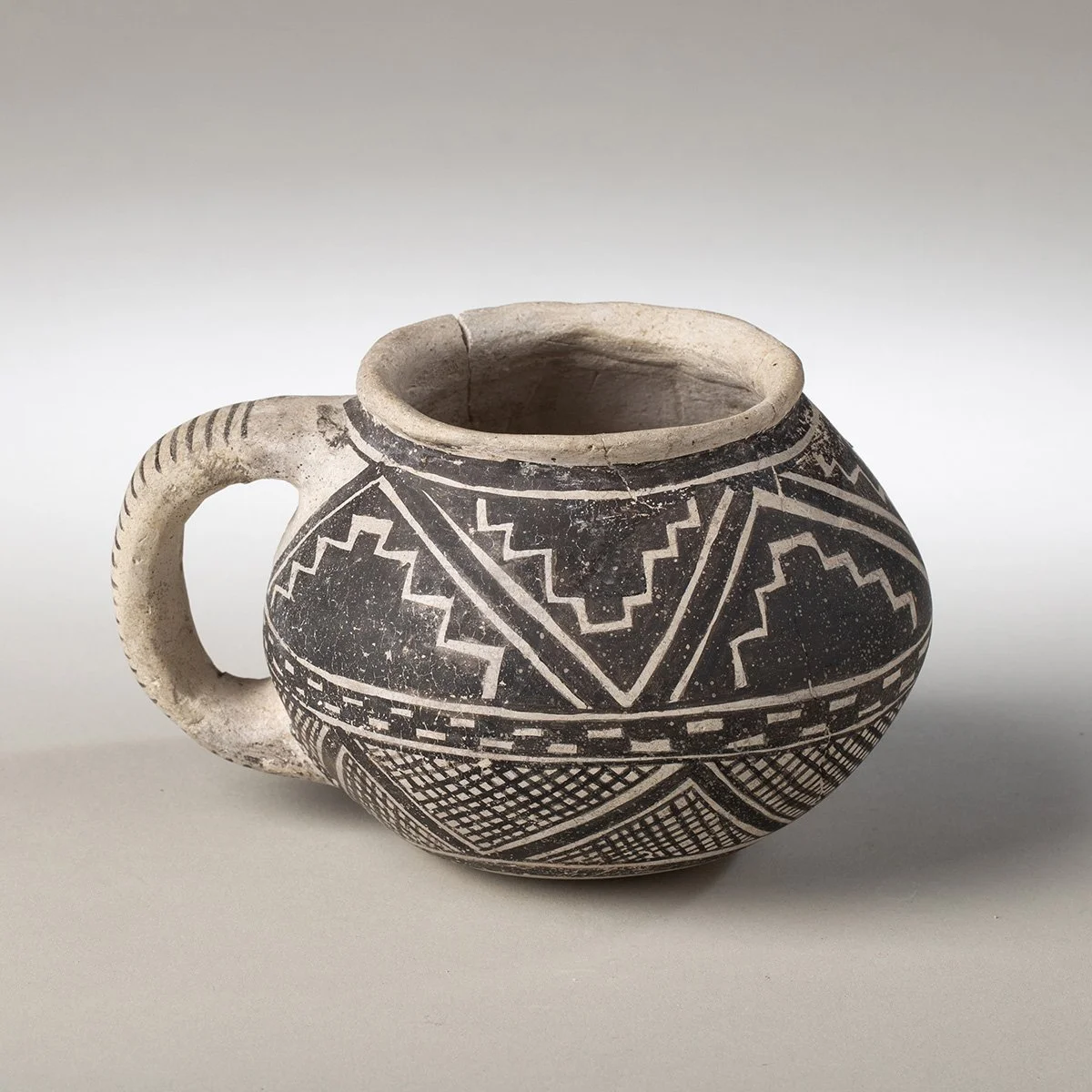 969-Mesa-Verde-Mug-Pottery-Native-American-Art-Blackburn-3.jpg