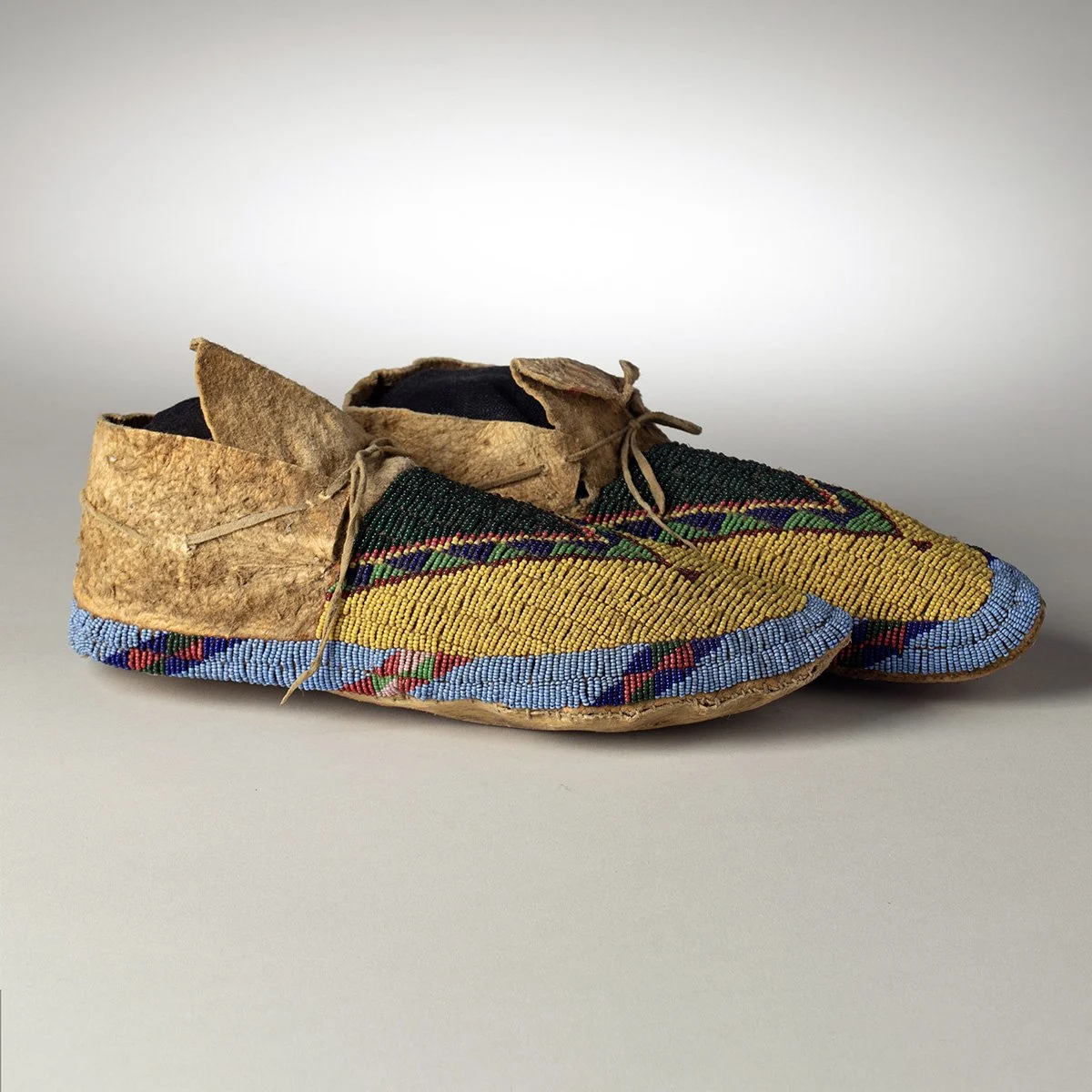 2606-Early-Greasy-Yellow-Cheyenne-Moccasins-Art-Blackburn-6.jpg