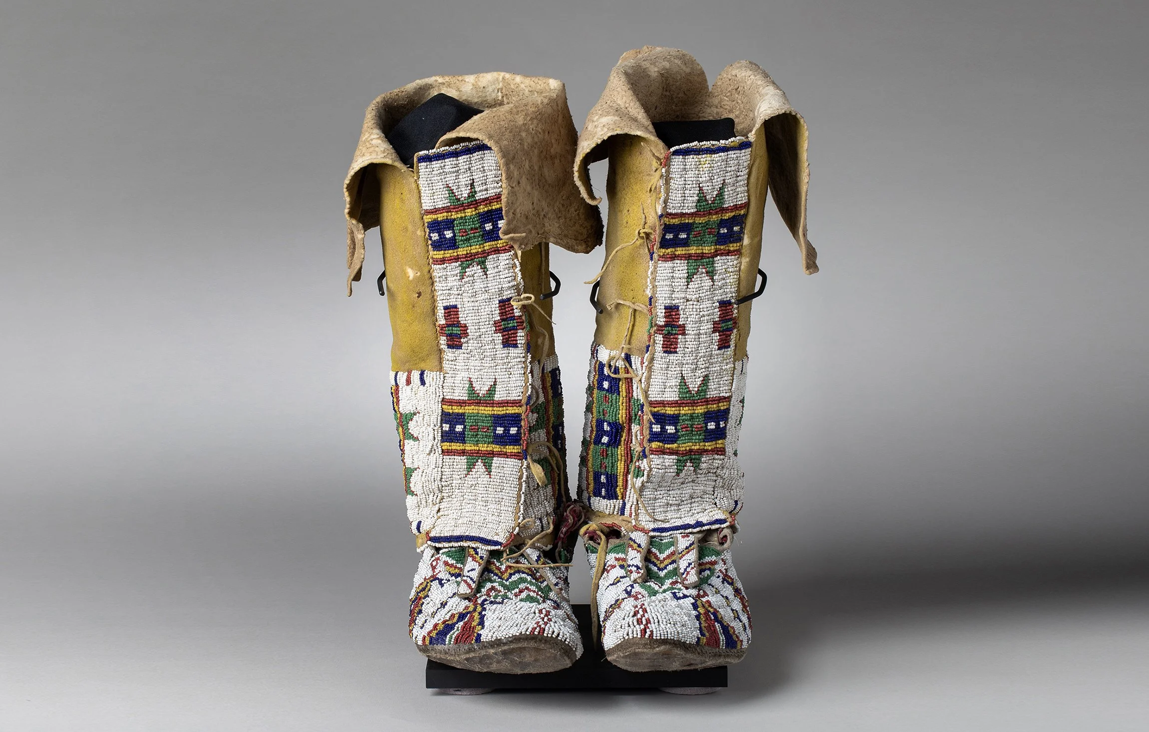 H-Sioux-Hi-Top-Moccasins-Beadwork-Quillwork-Native-American-Art-Blackburn-1 2.jpg