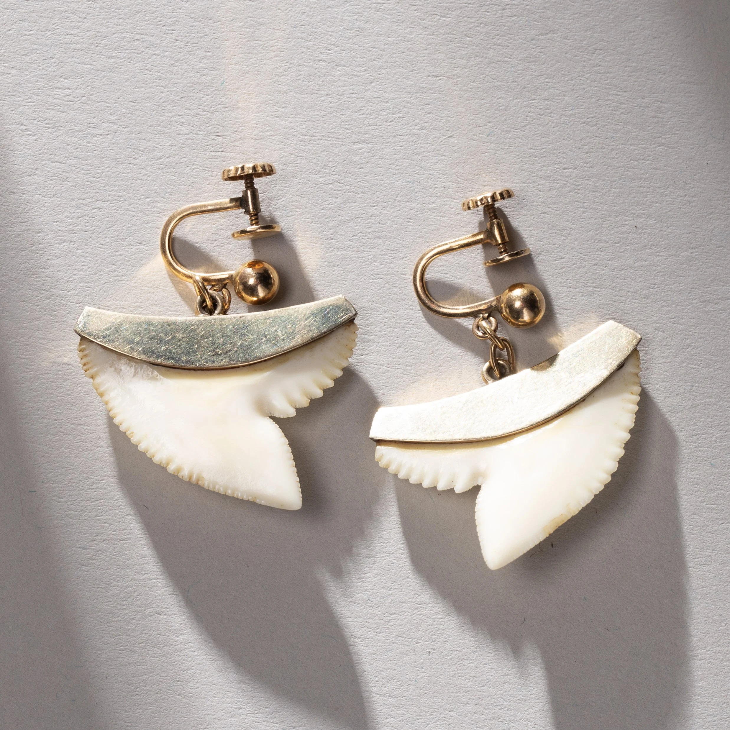 2294-Henry-Culman-Shark-Tooth-Earrings-Jewelry-Hawaii-Art-Blackburn-3.jpg