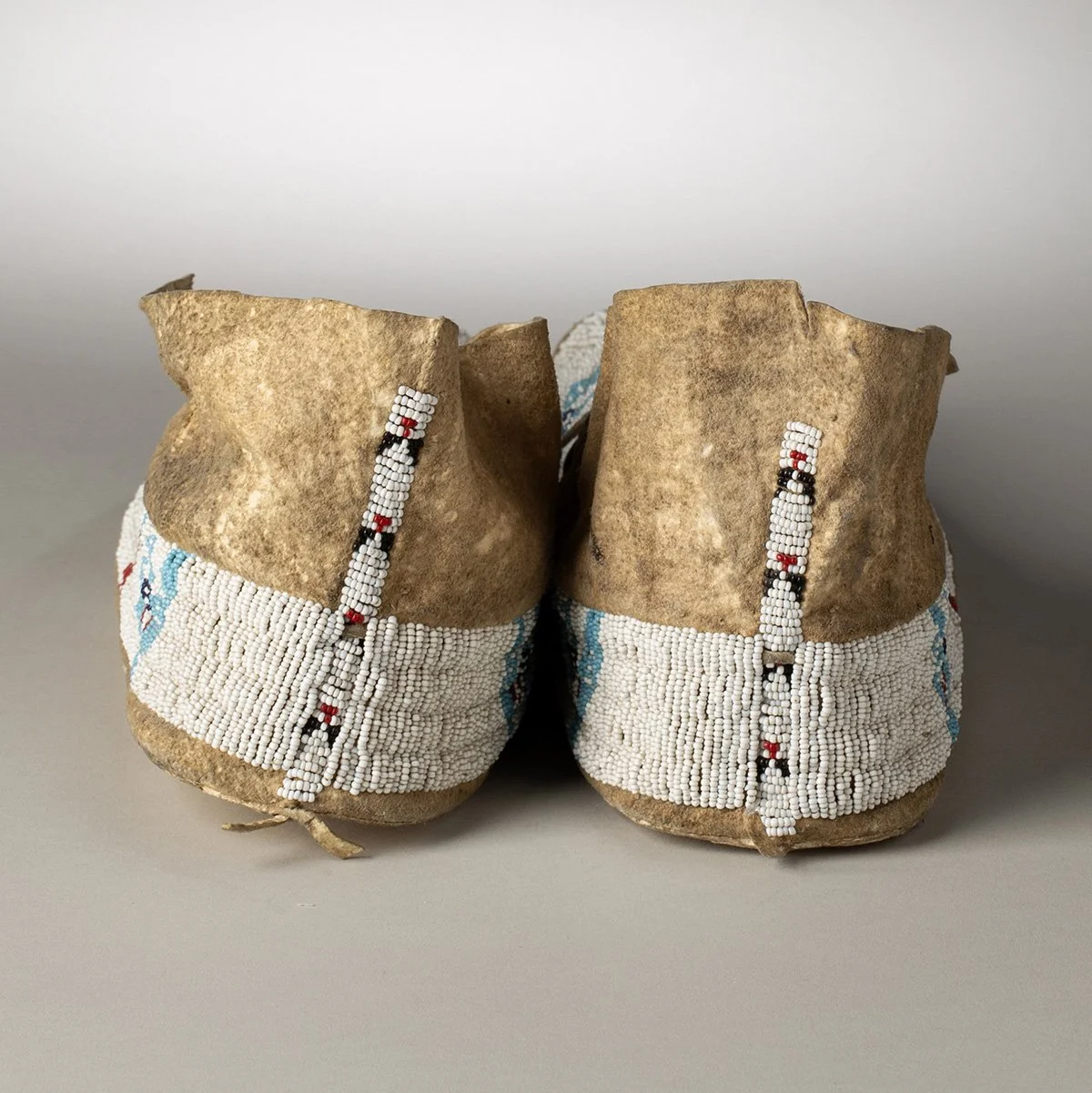 2607-Unusual-American-Eagle-Cheyenne-Moccasins-5.jpg