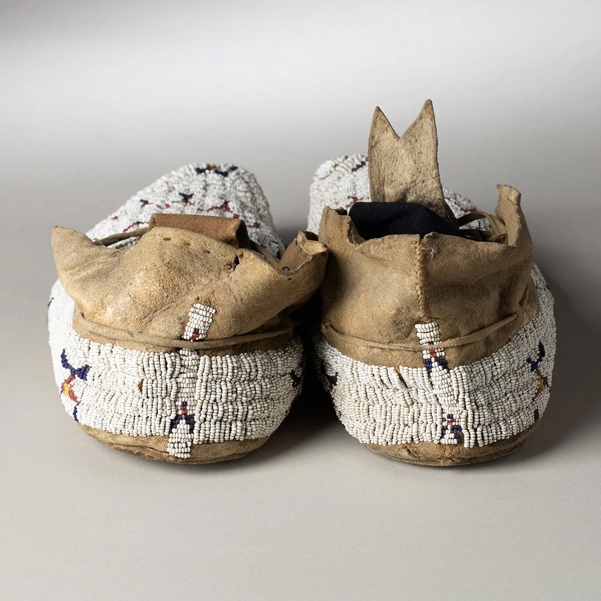 2518-Sioux-Moccasins-Beadwork-Quillwork-Native-American-Art-Blackburn-3.jpg