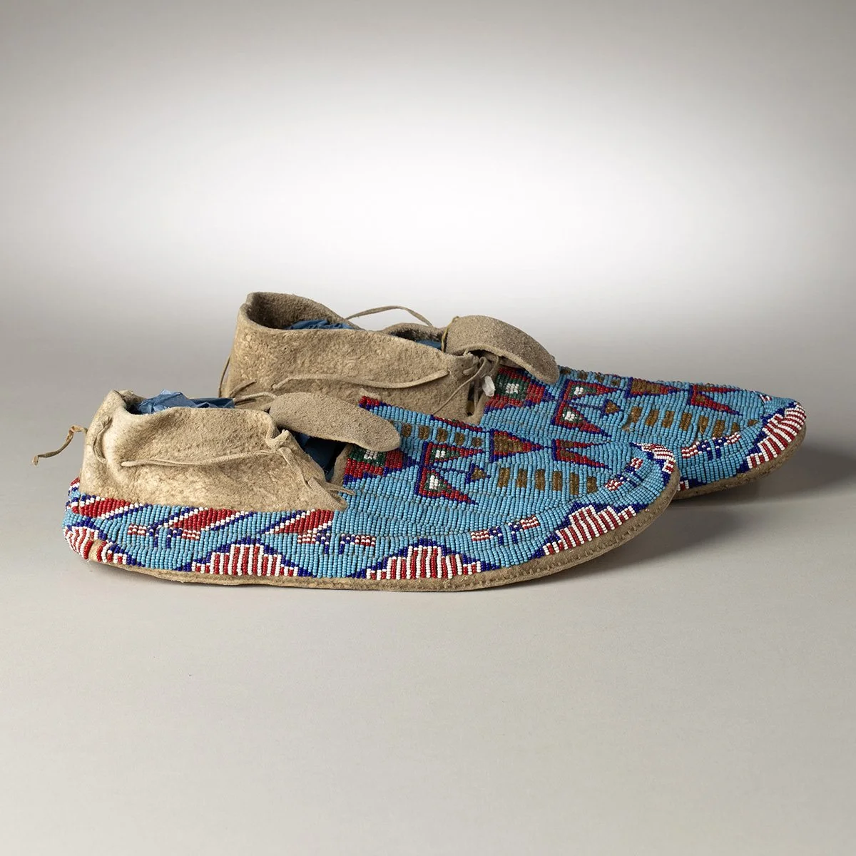2601-Fine-Flag-Cheyenne-Moccasins-Art-Blackburn-5.jpg