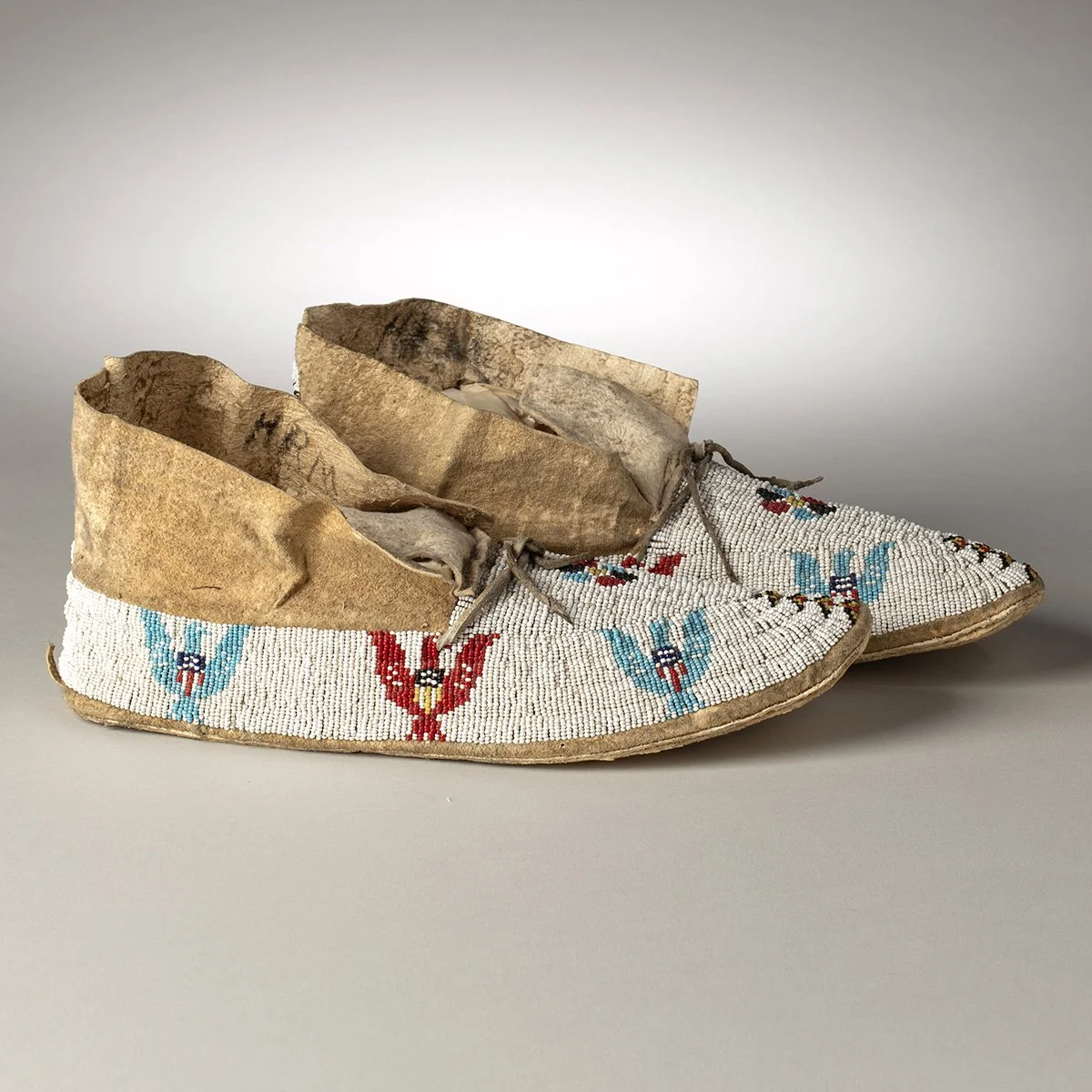 2607-Unusual-American-Eagle-Cheyenne-Moccasins-6.jpg