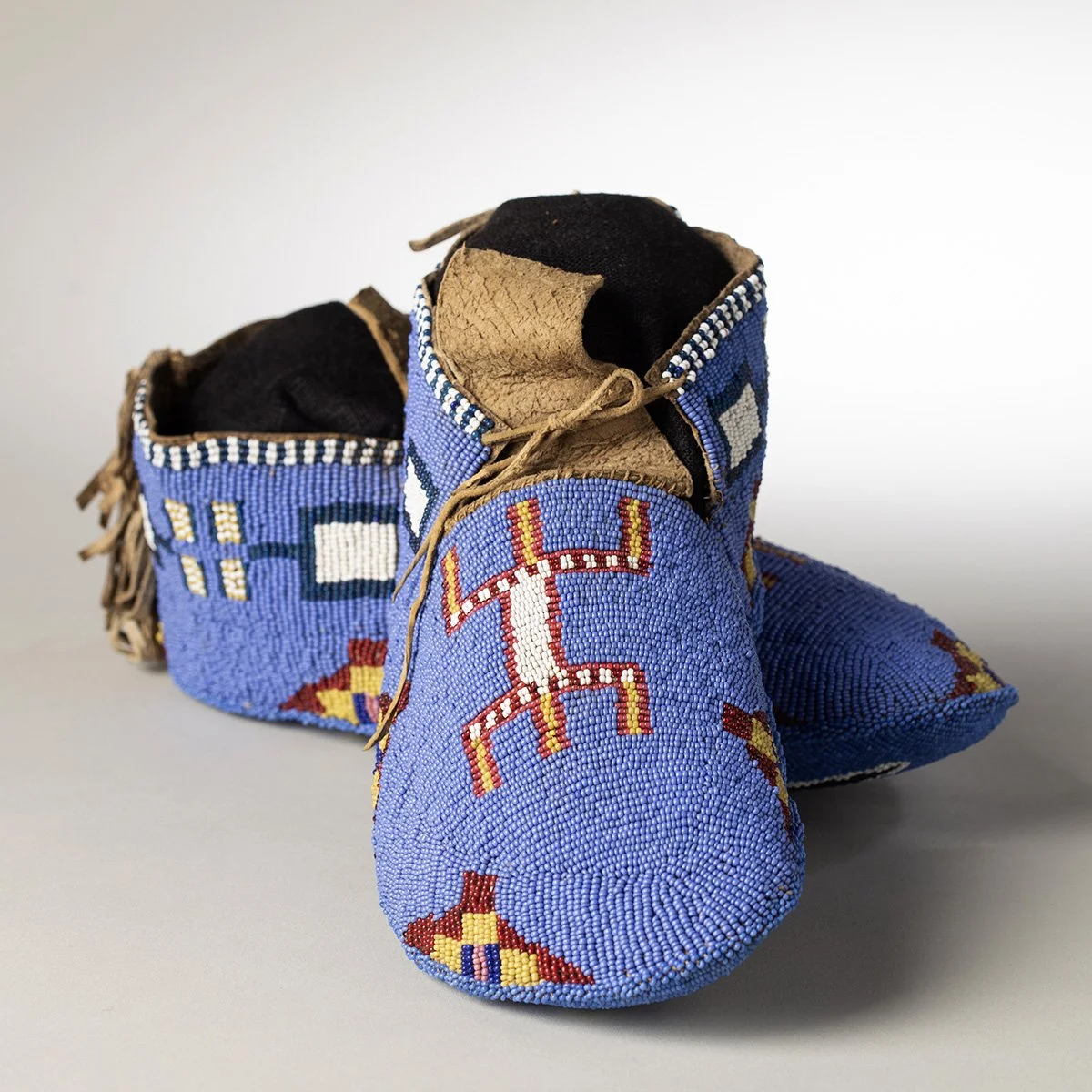 Gros-Ventre-Ceremonial-Moccasins-Beadwork-Native-American-3.jpg